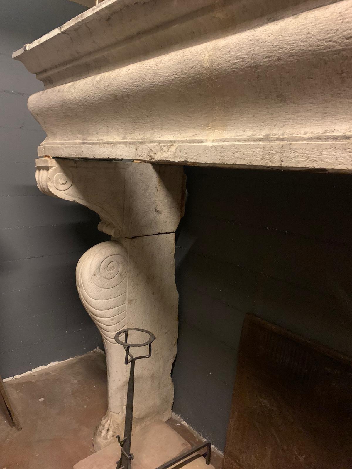 Antique Lombard Fireplace Mantle in Botticino Stone, 17th Century Italy For Sale 4