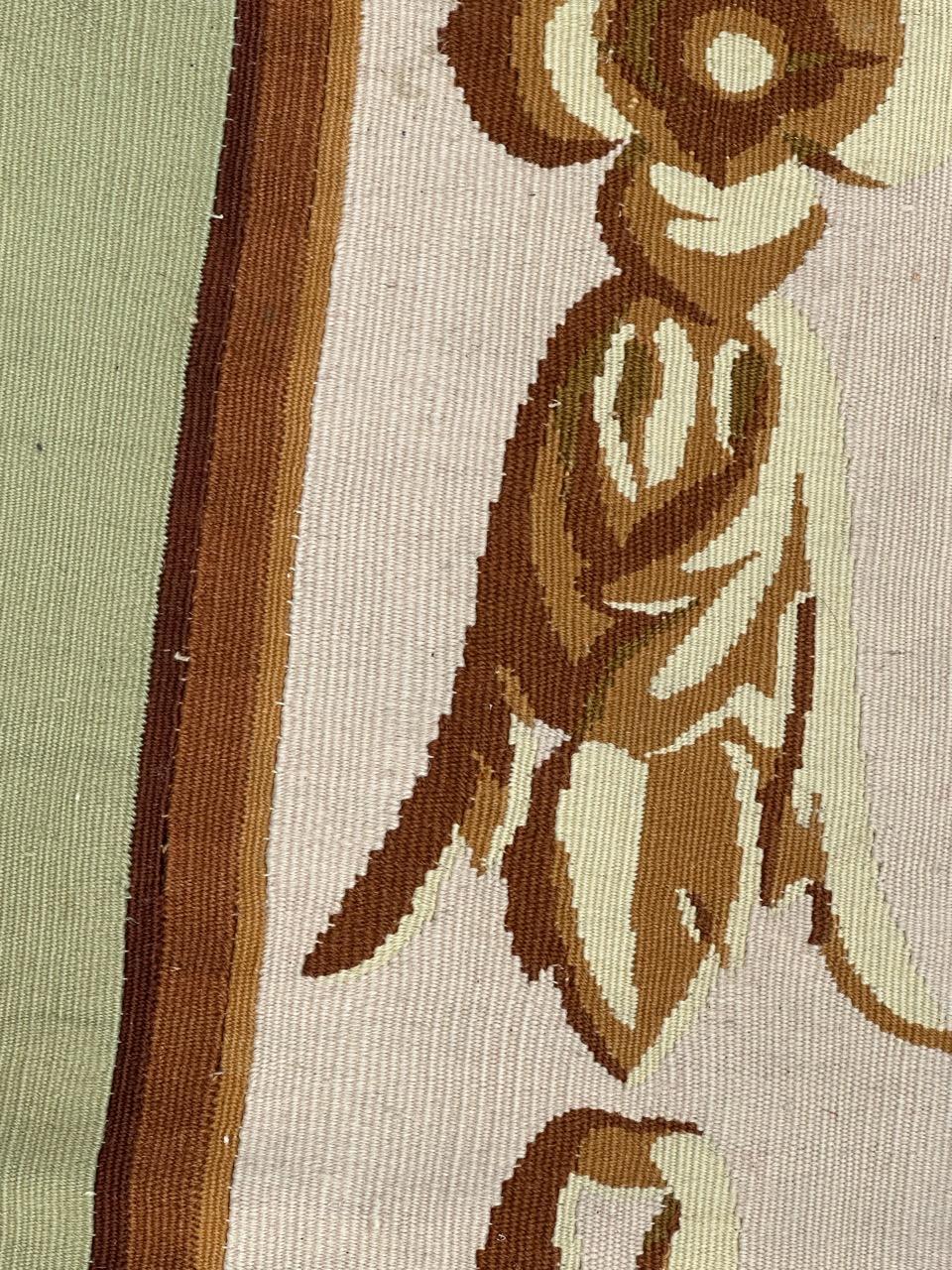 Tissé à la main Tapisserie française ancienne d'un fragment d'Aubusson en vente