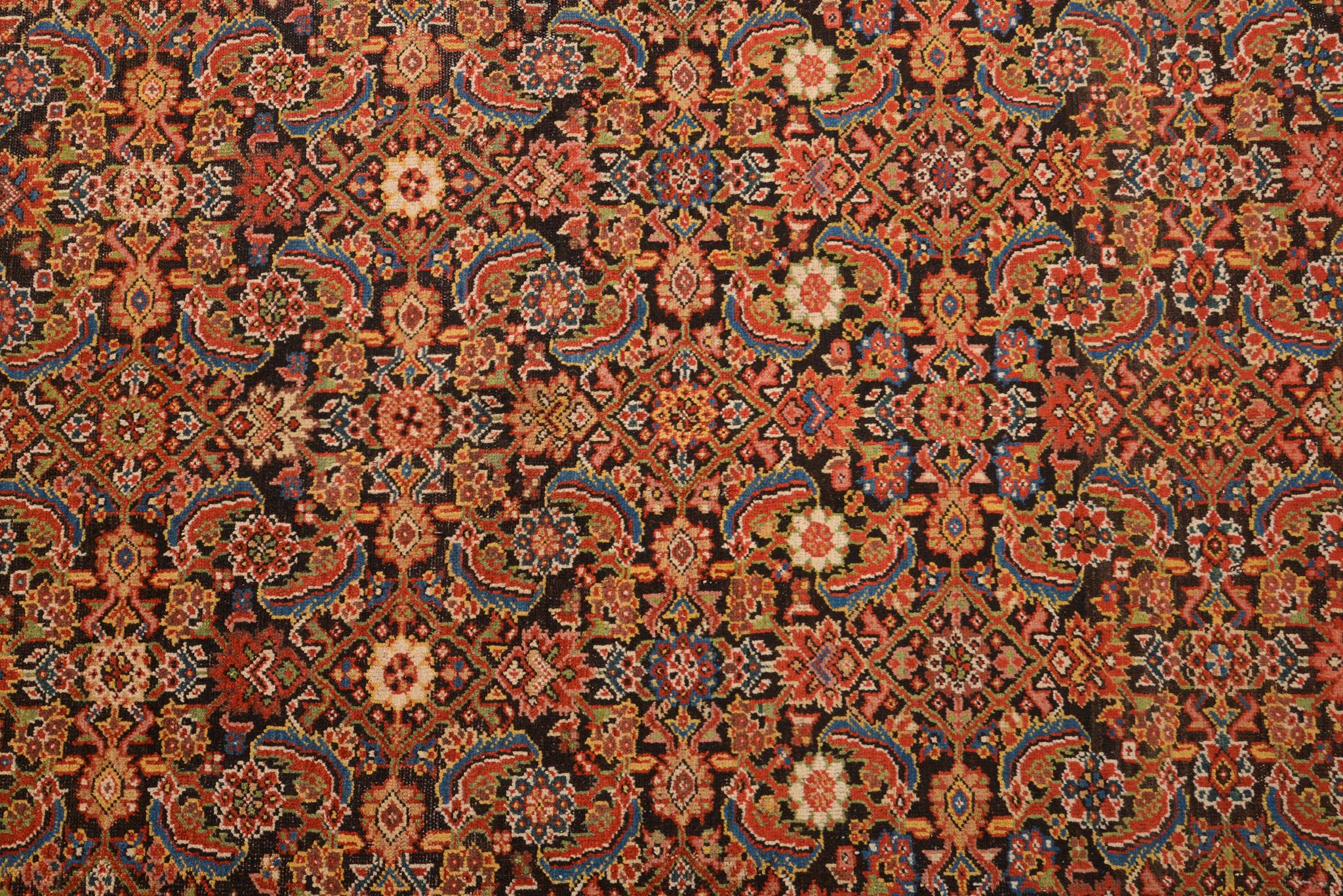 Antiker langer GAREBAGH-Teppich (Kaukasisch) im Angebot