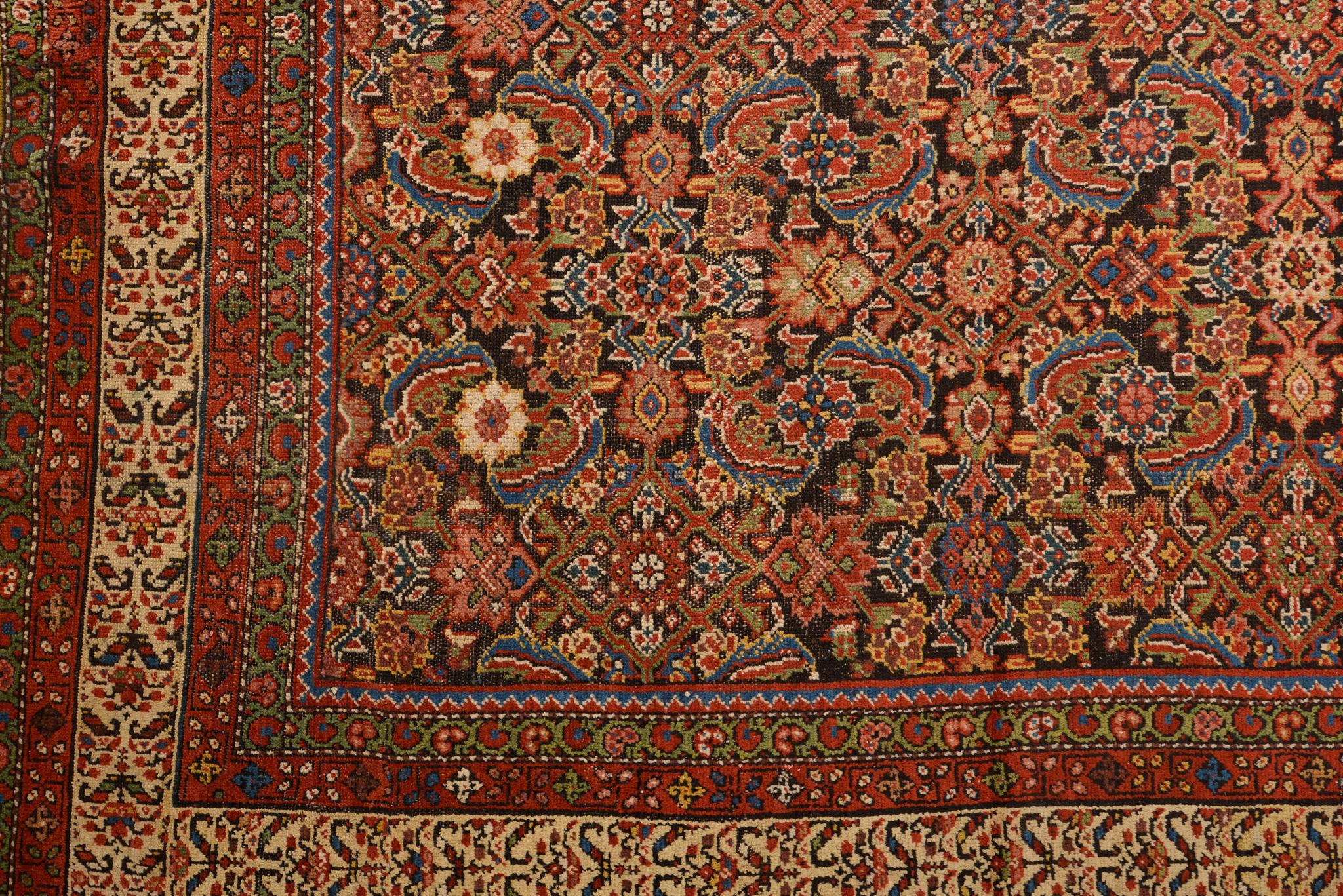 Antique Long GAREBAGH Carpet In Good Condition For Sale In Alessandria, Piemonte