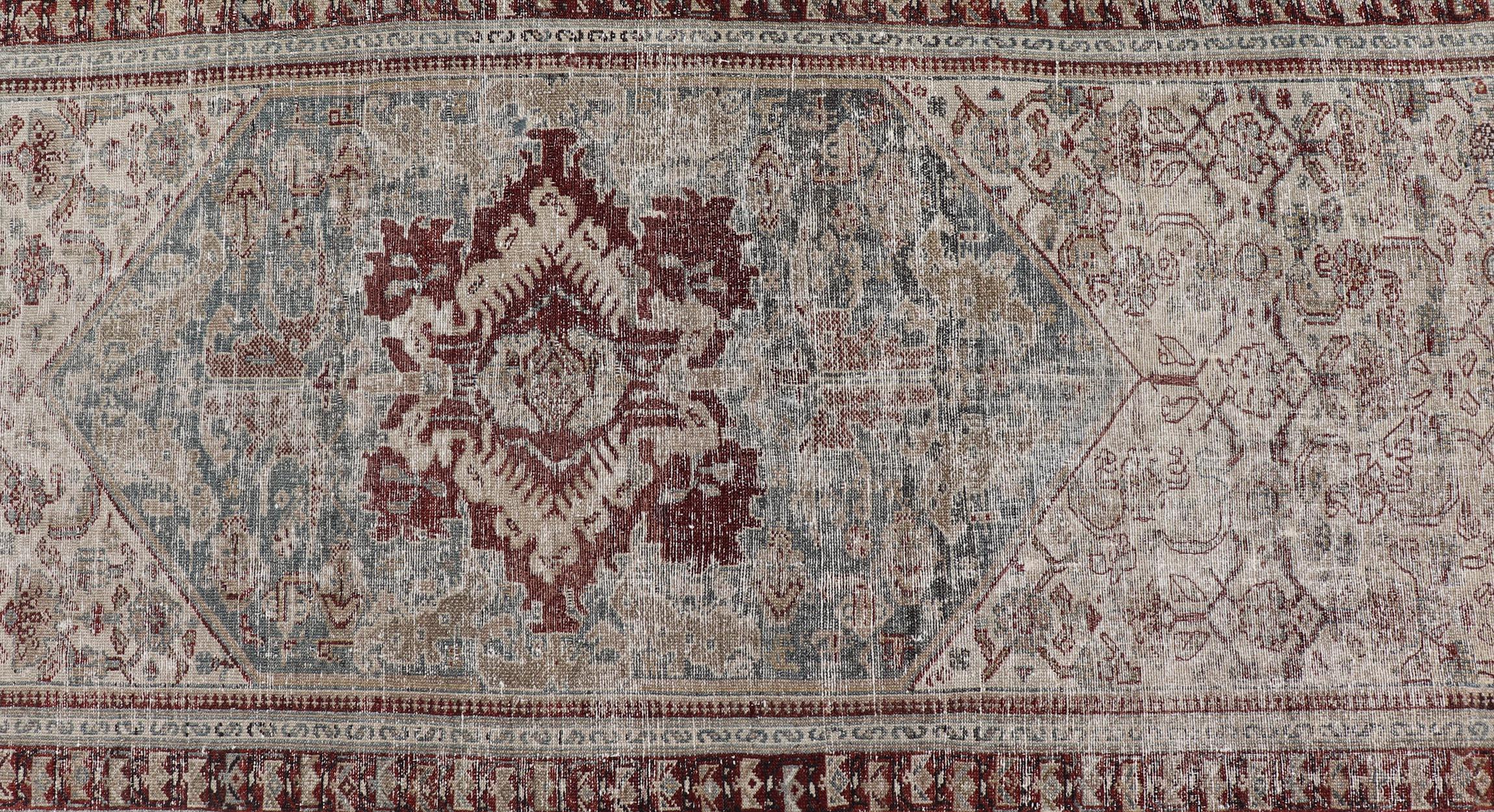 Traves de Mesa Largo Malayer Antiguo con Diseño de Medallón en Azul Suave, Rojo 3'5 x 25'5 Lana en venta