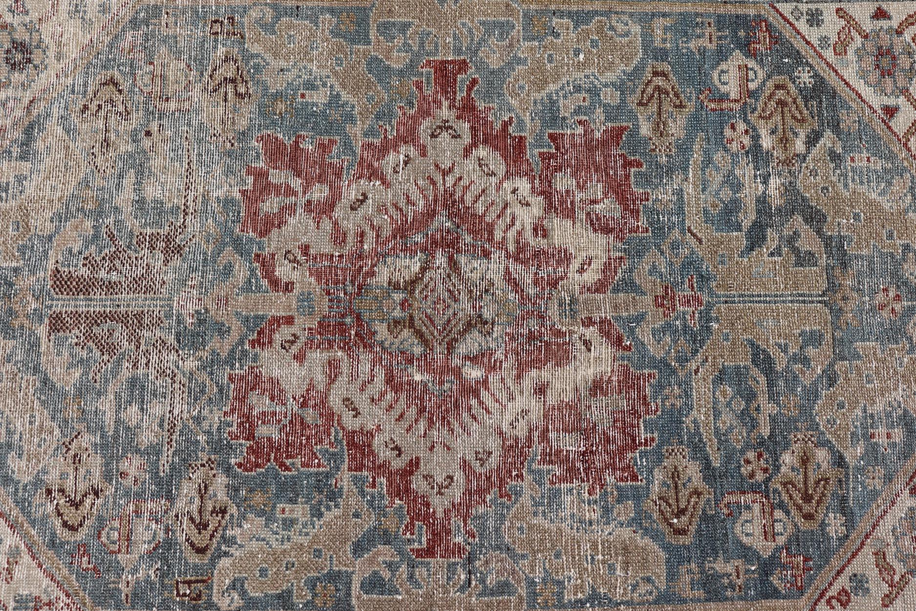 Traves de Mesa Largo Malayer Antiguo con Diseño de Medallón en Azul Suave, Rojo 3'5 x 25'5 en venta 2