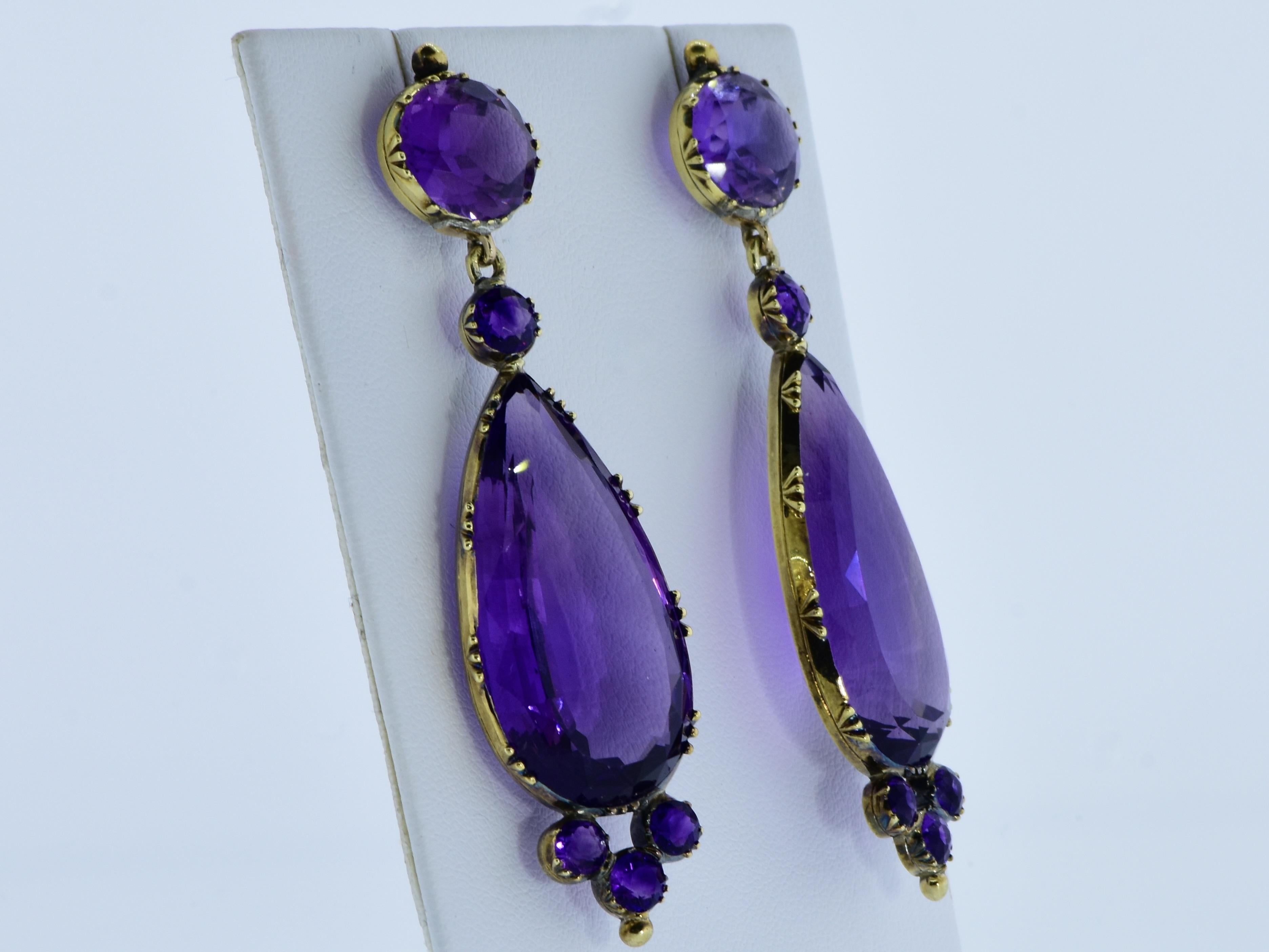 Pear Cut Antique Long Pendant Earrings with Fine Amethysts in Yellow Gold c. 1880. For Sale