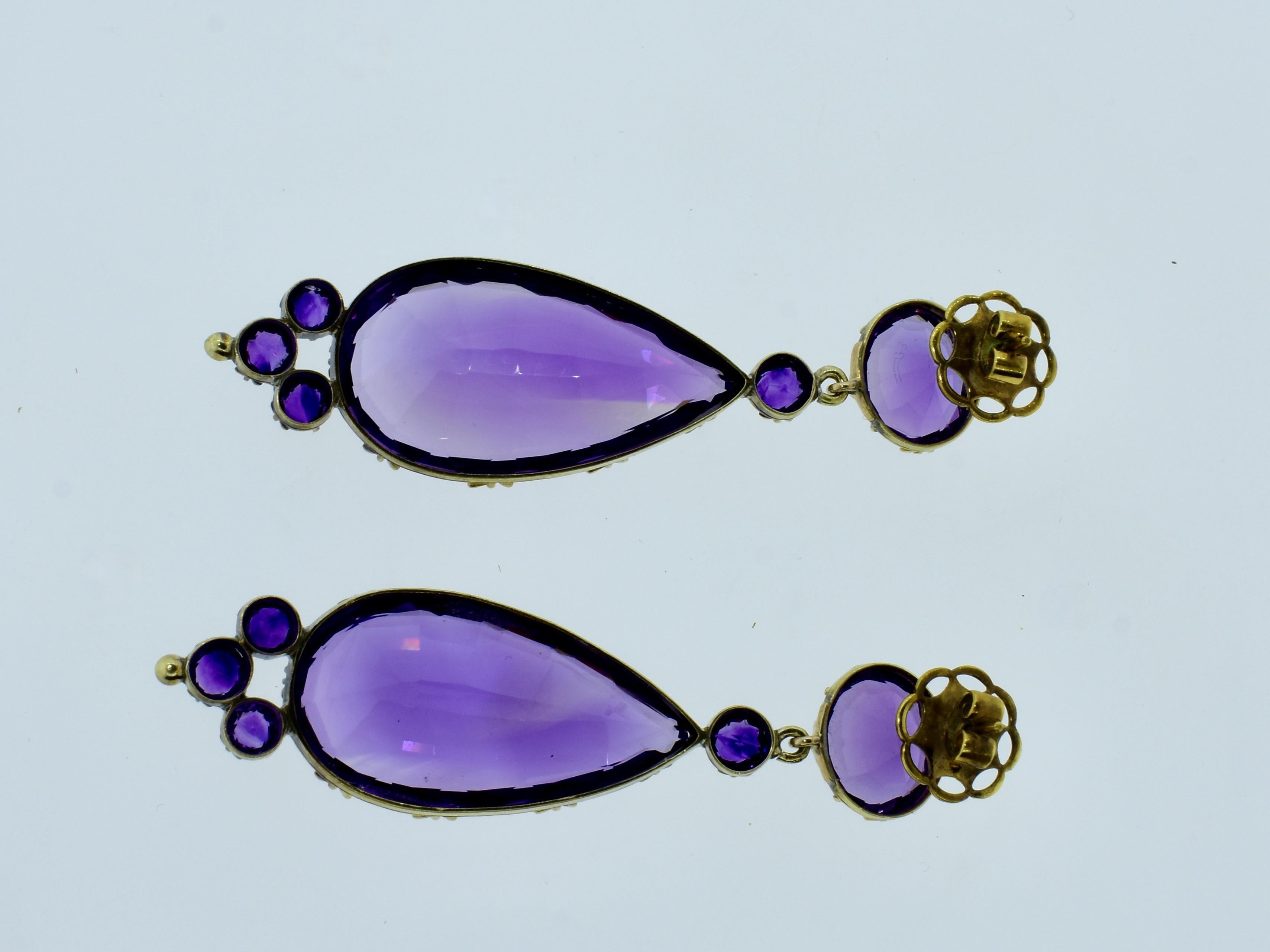 Women's or Men's Antique Long Pendant Earrings with Fine Amethysts in Yellow Gold c. 1880. For Sale
