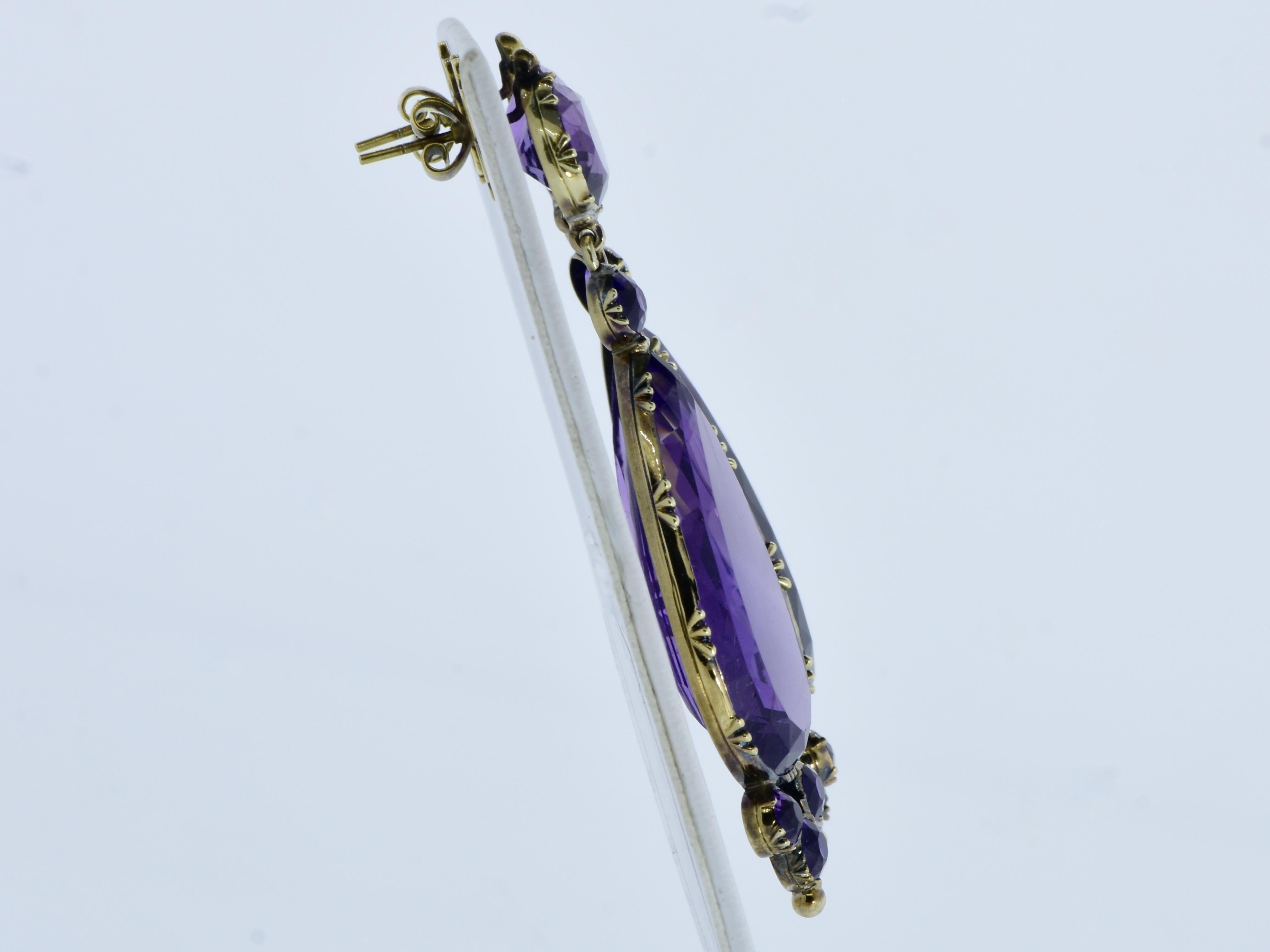 Antique Long Pendant Earrings with Fine Amethysts in Yellow Gold c. 1880. For Sale 1