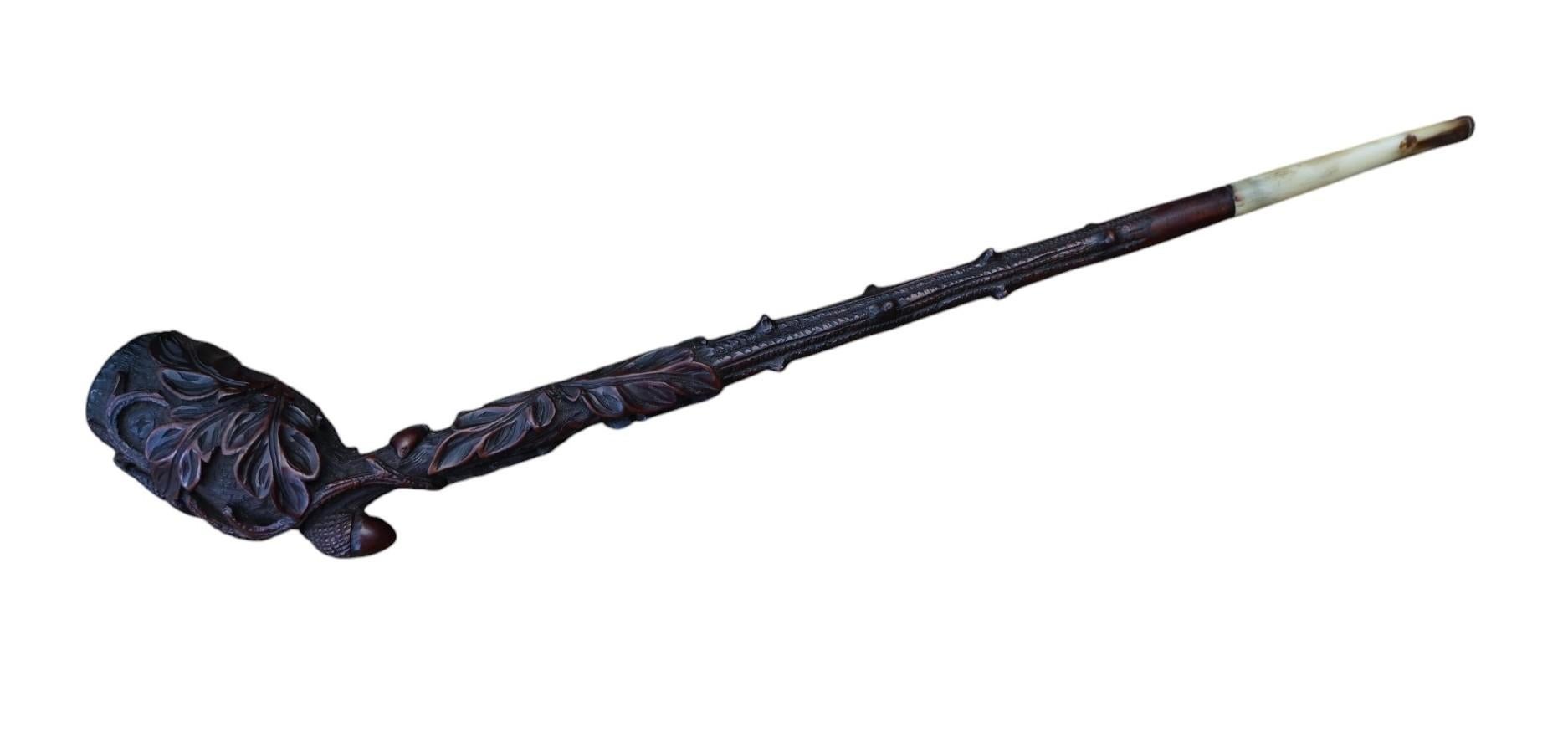 French Antique long Pipe (38 Cm) Carved In Wood In Its Case, 19th Century For Sale