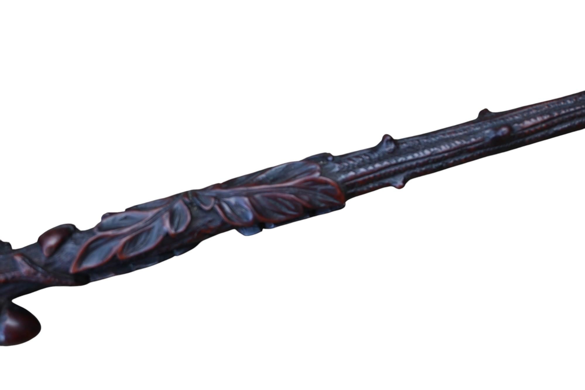 Antique long Pipe (38 Cm) Carved In Wood In Its Case, 19th Century In Good Condition For Sale In Bilzen, BE