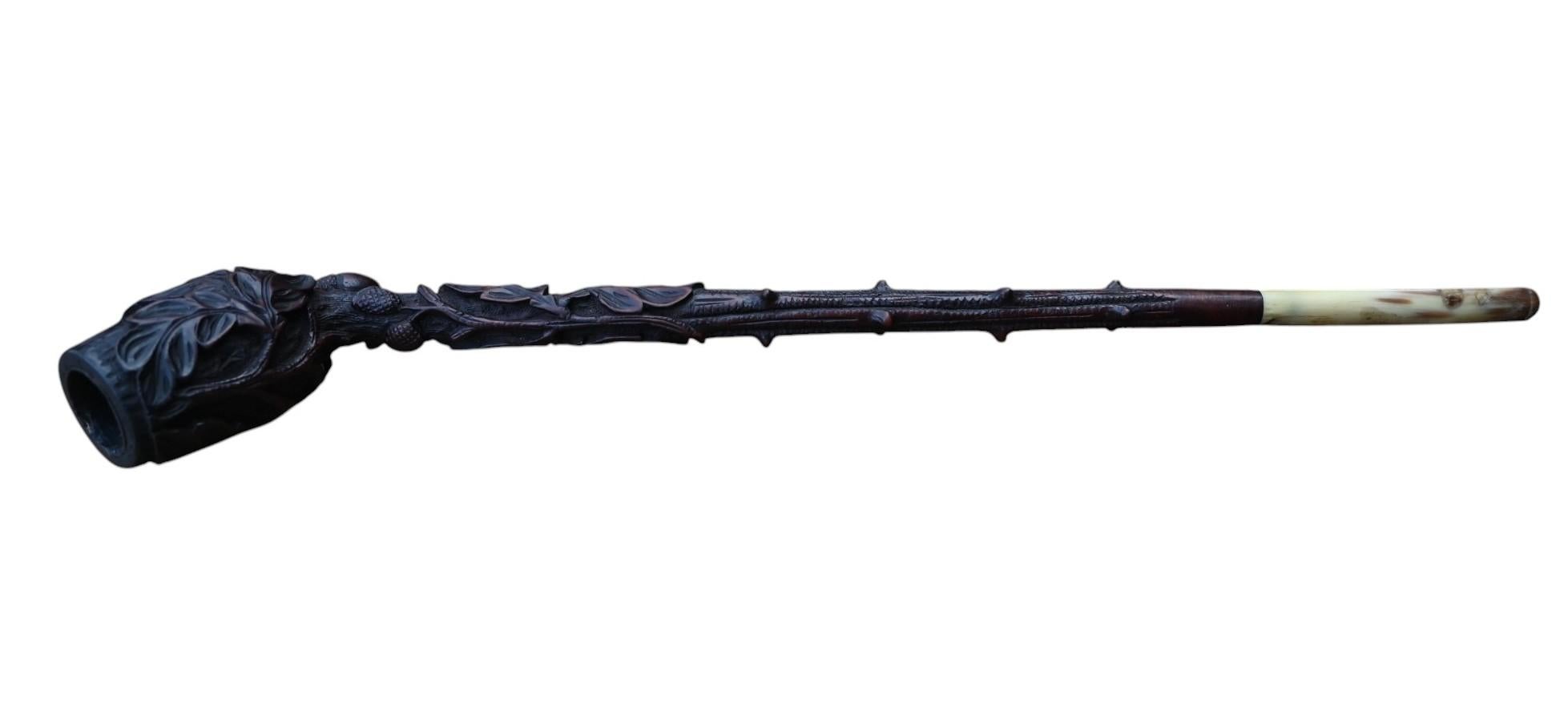Antique long Pipe (38 Cm) Carved In Wood In Its Case, 19th Century For Sale 2