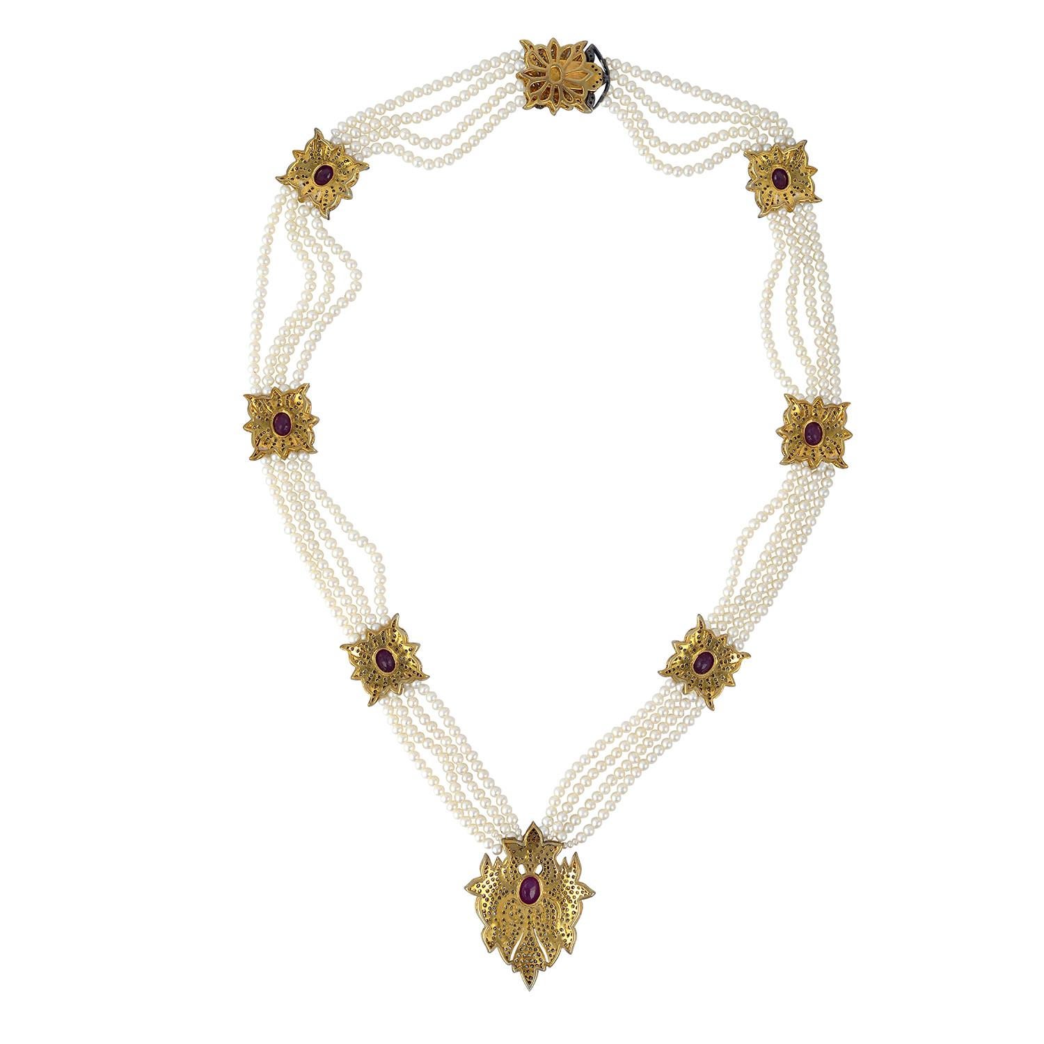 Artisan Collier de perles d'aspect ancien avec motif pavé de diamants et de rubis en vente