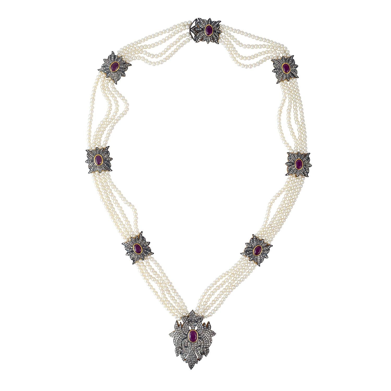 Taille mixte Collier de perles d'aspect ancien avec motif pavé de diamants et de rubis en vente