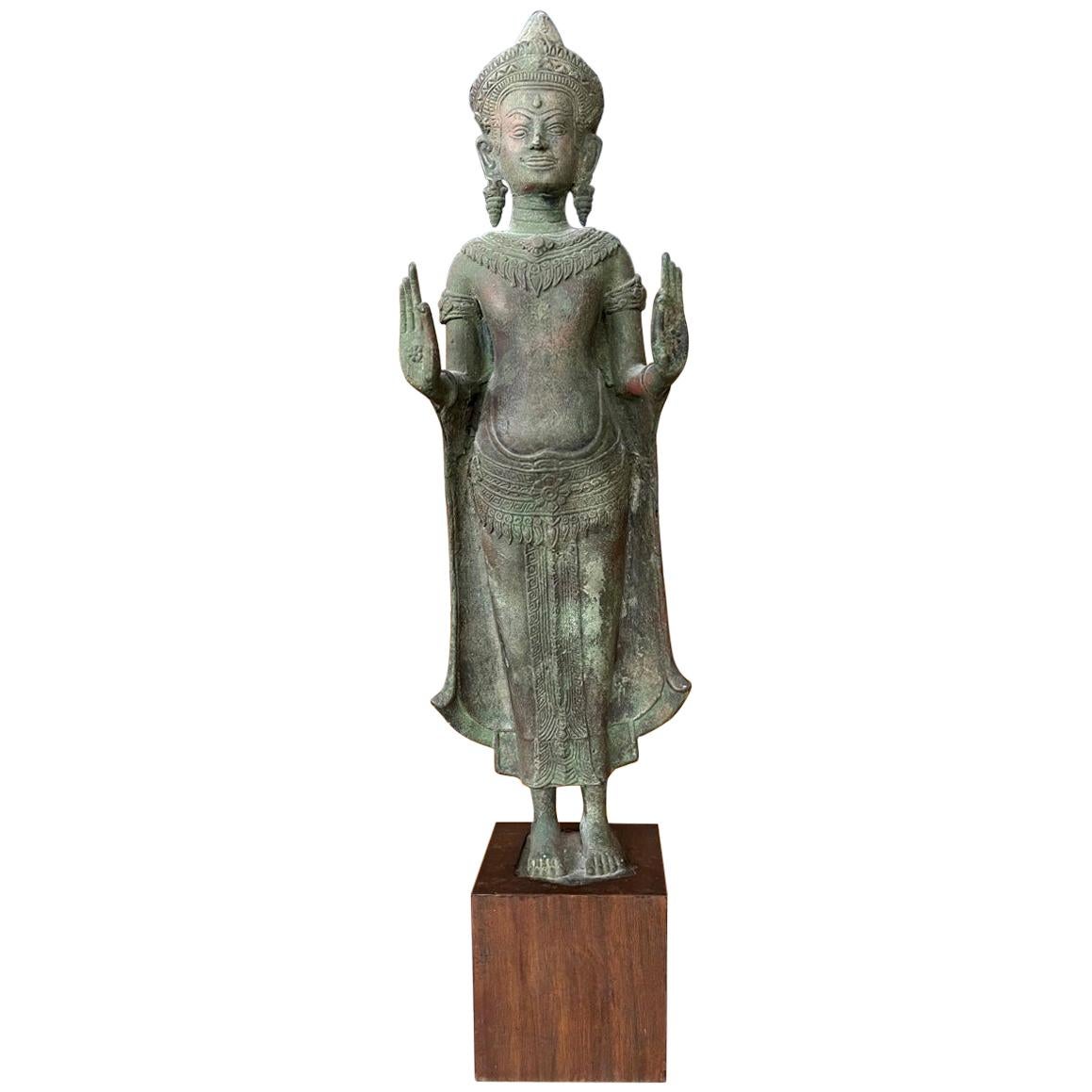 Antike antike Lopburi-Buddha-Statue aus Thailand im Angebot
