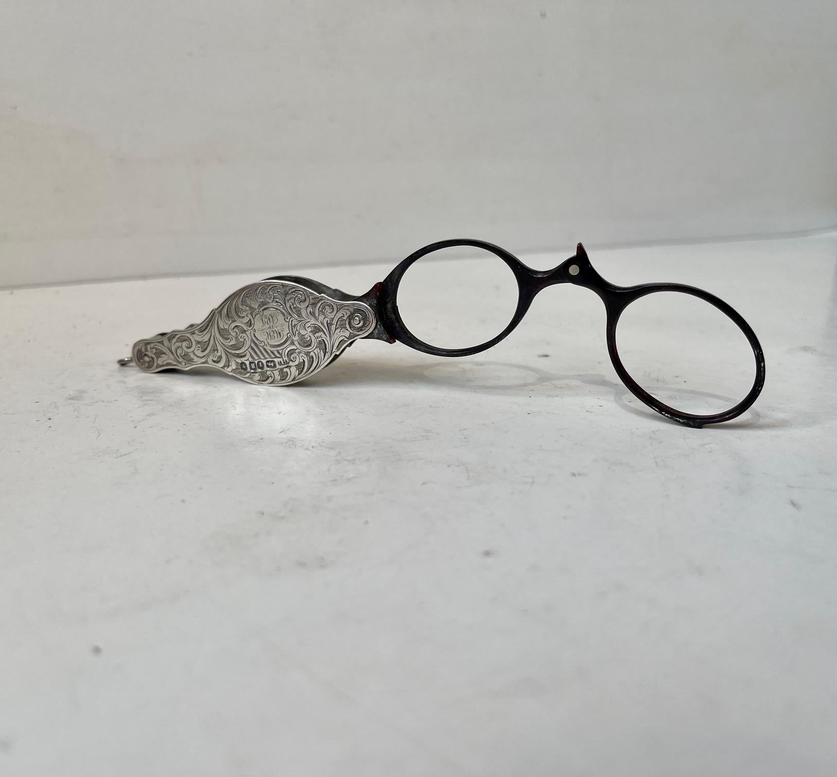 Antique Lorgnettes Pendant Spectacles in Silver by Georg Unite & Sons Birmingham In Fair Condition For Sale In Esbjerg, DK