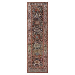 Tapis de couloir Lori géométrique ancien en laine rouge et beige par Rug & Kilim