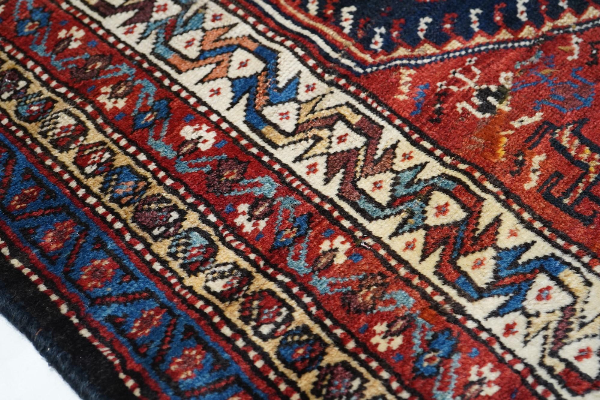 Antique Lori Rug In Excellent Condition For Sale In New York, NY