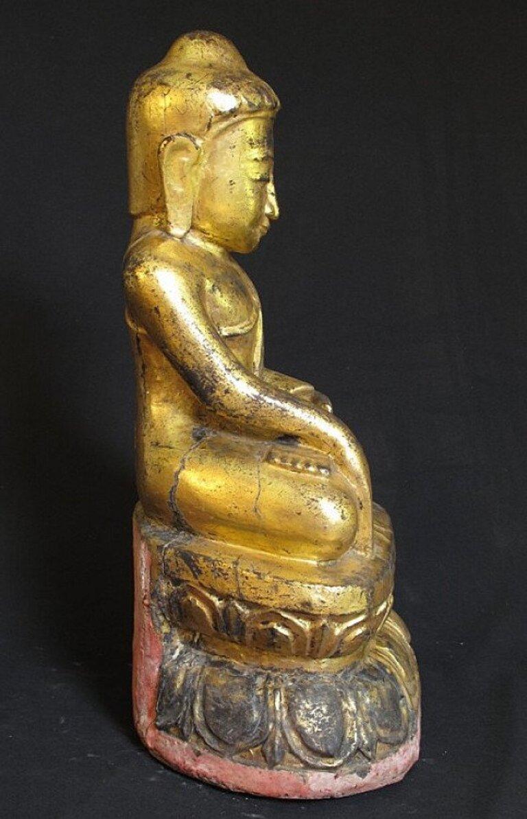 19th Century Antique Lotus Buddha from Burma For Sale