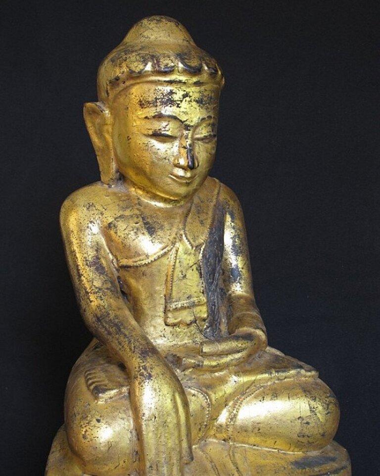 Antique Lotus Buddha from Burma For Sale 1
