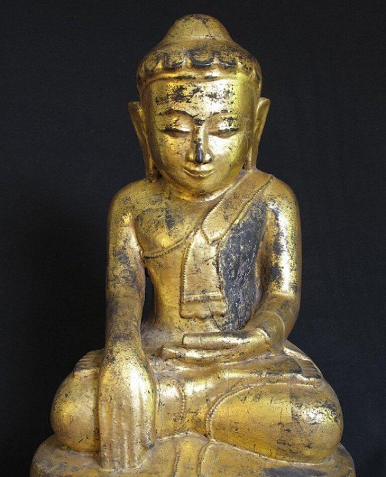 Antique Lotus Buddha from Burma For Sale 2