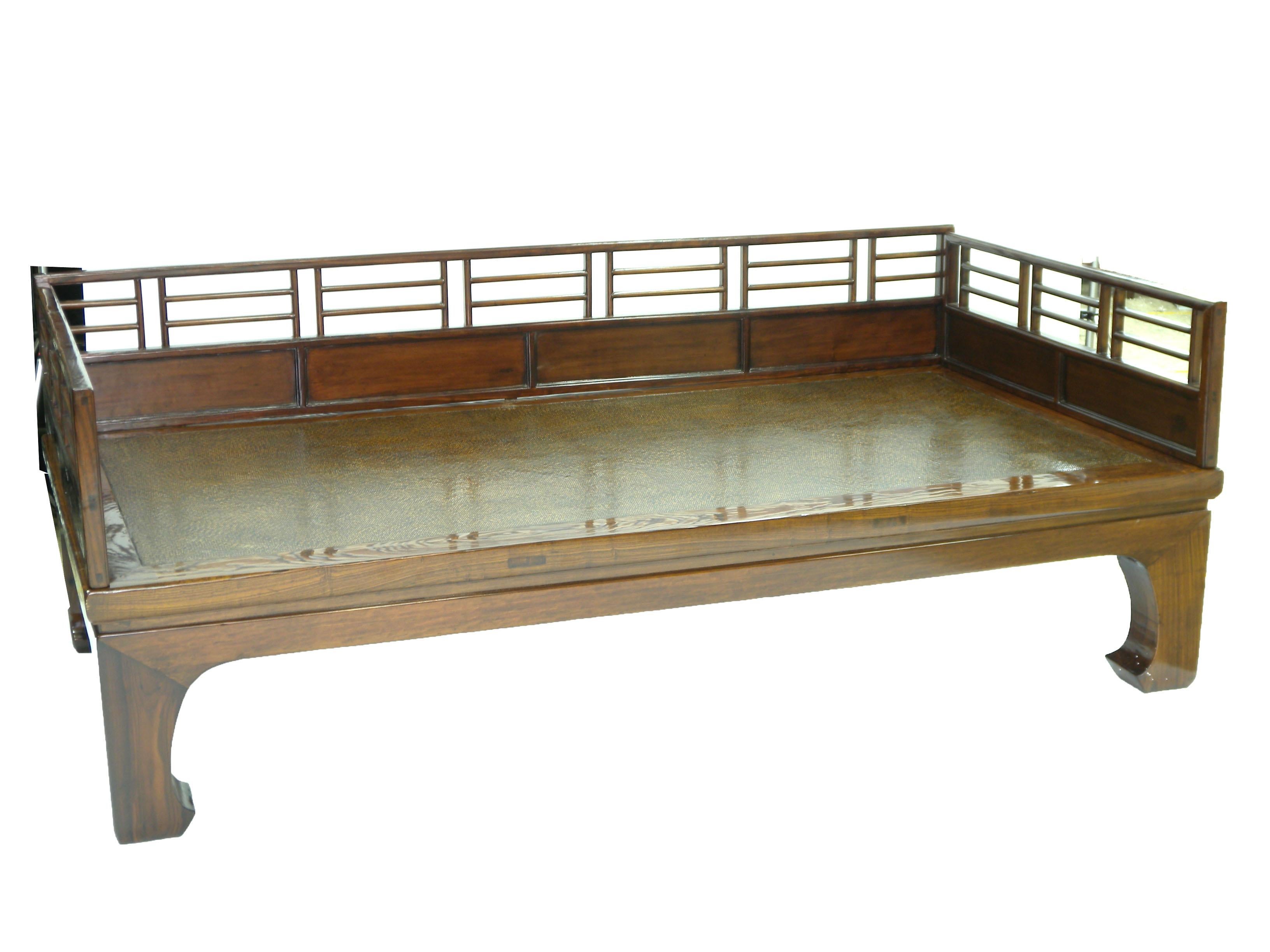 Chinese Antique Louhan Chinoiserie Couch or Day Bed with Fretwork Railings, Ming Style