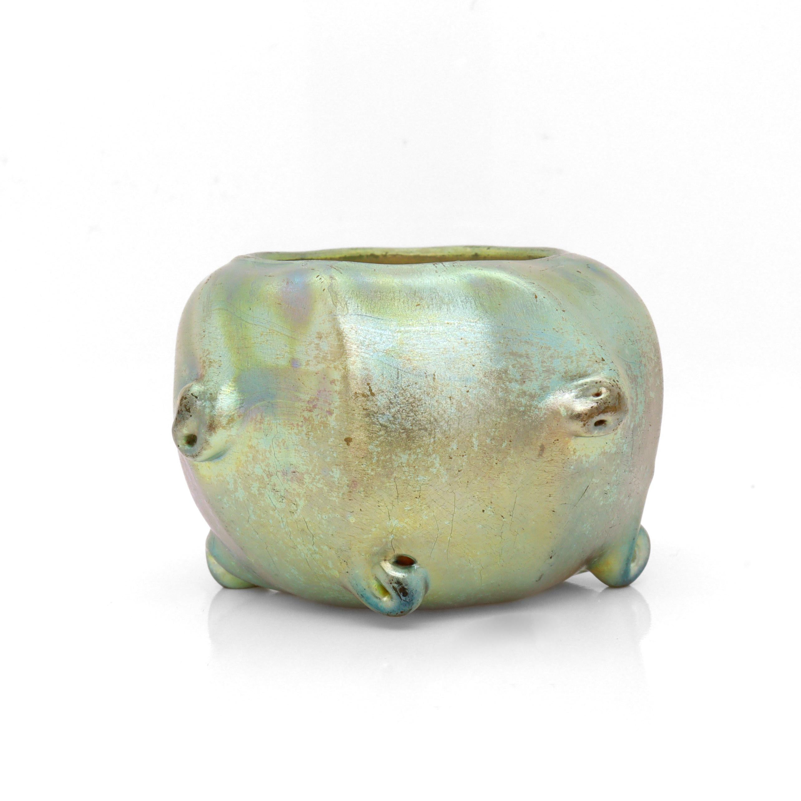 Antique Louis Comfort Tiffany Favrile Glass Salt Cellar / Miniature Cabinet Vase In Good Condition For Sale In Philadelphia, PA