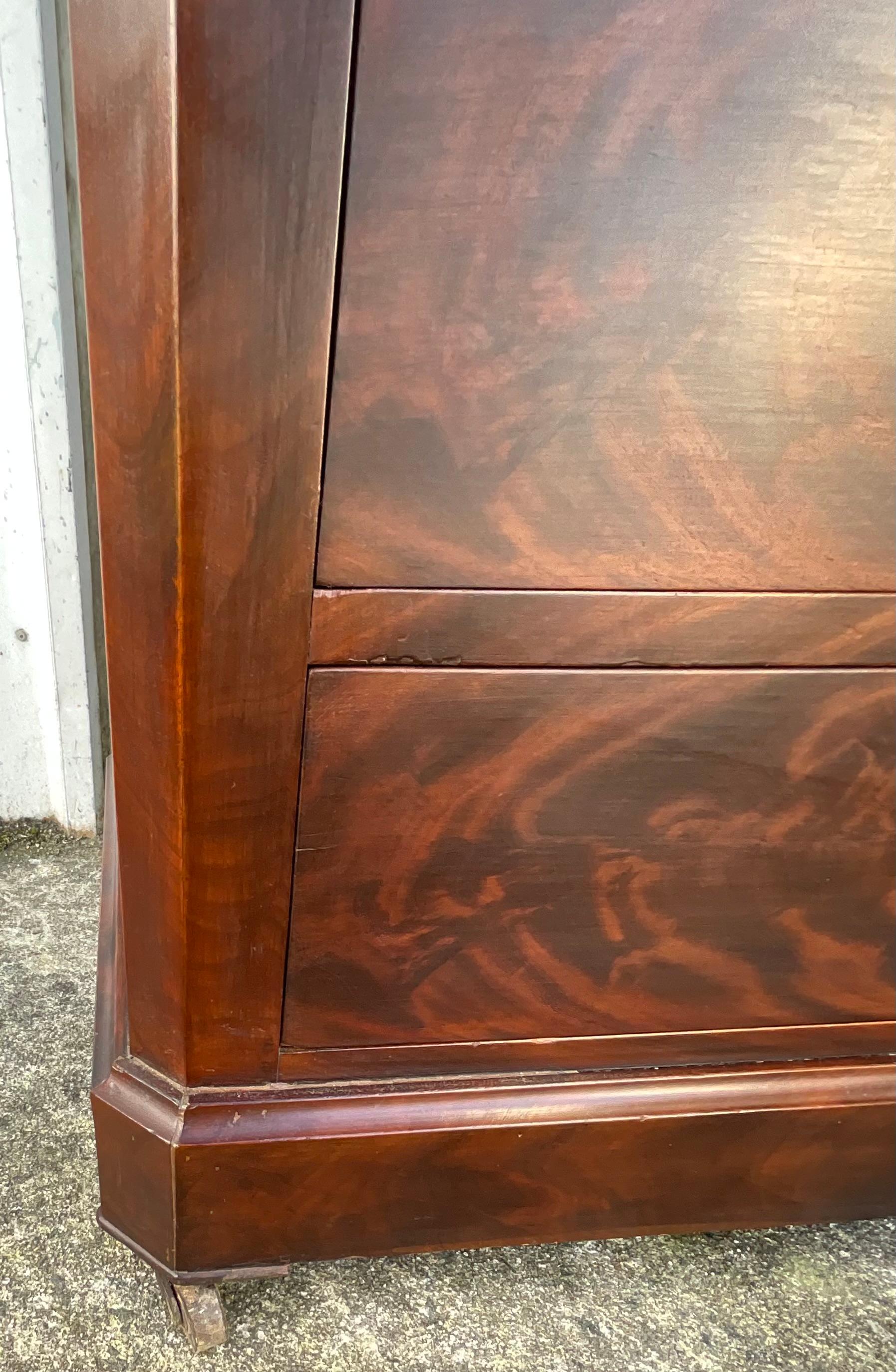 XIXe siècle Ancienne commode Chemin De Fer Louis-philippe avec marbre et miroir, La