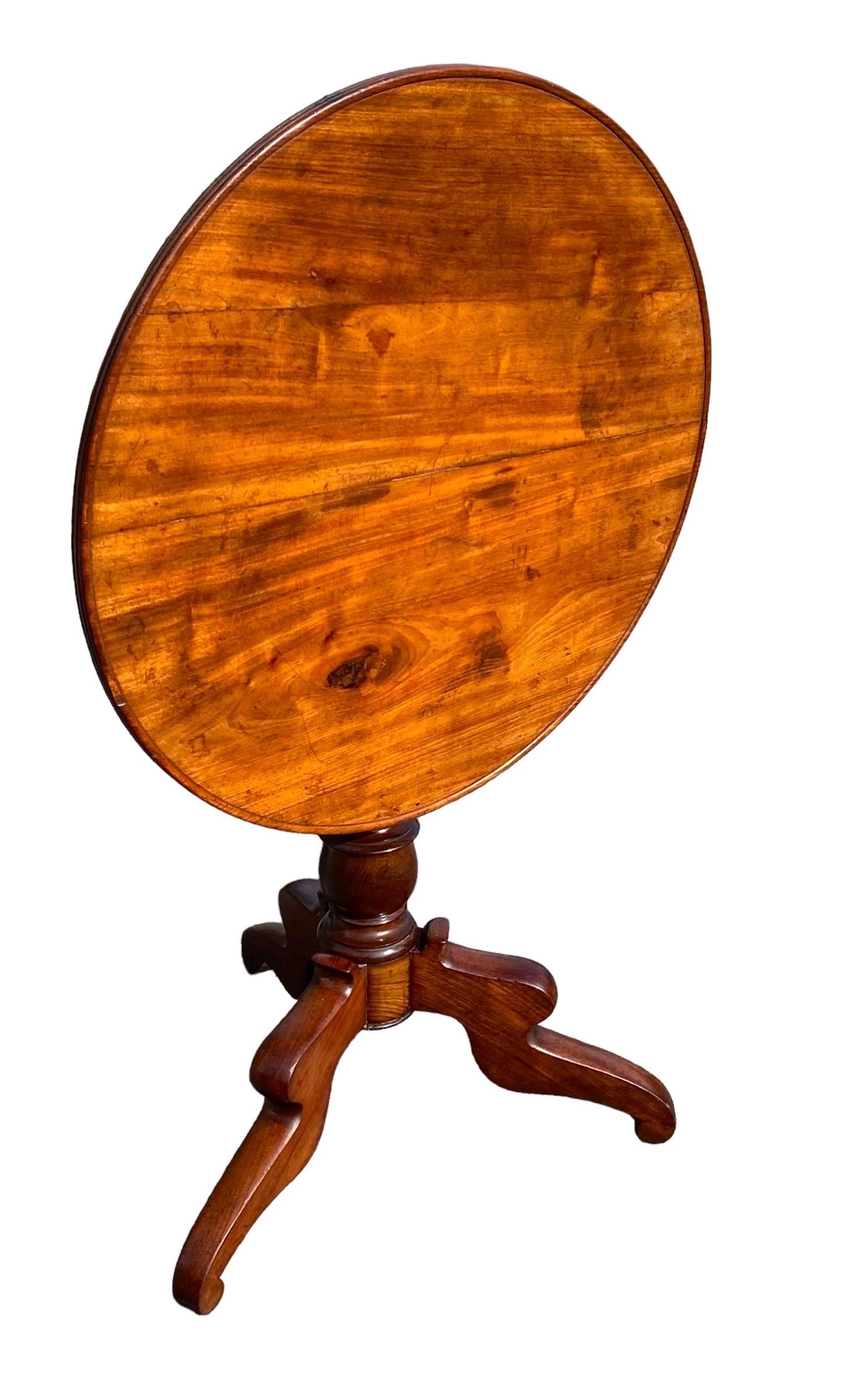 Antique Louis Philippe Cherry Wood Tilt Top Table In Good Condition In New Orleans, LA