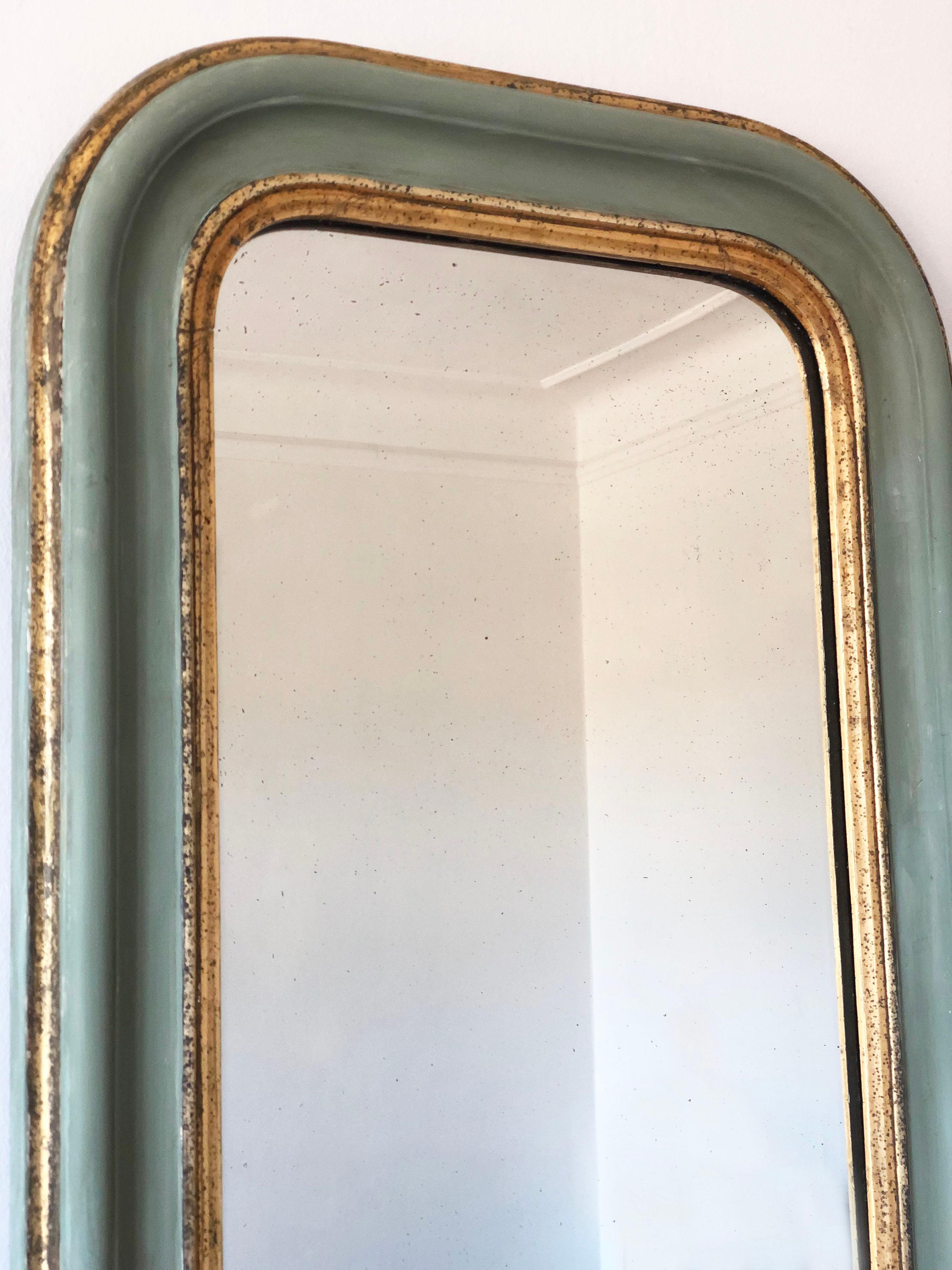Antiguo espejo francés Louis Philippe de cuerpo entero en verde y dorado, finales del siglo XIX Francés en venta