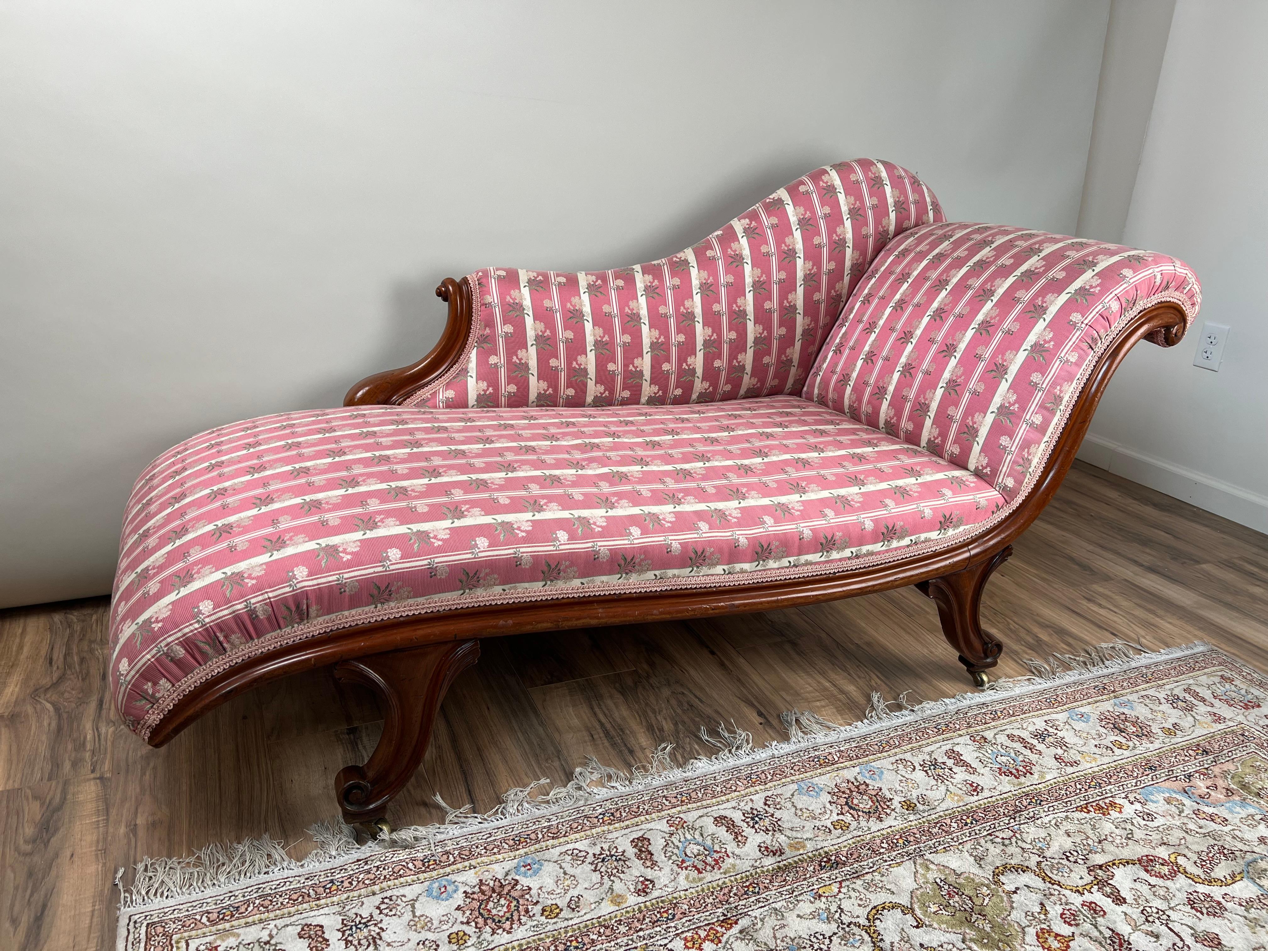 Antigua Chaise Recamier Louis Philippe I en fina tapicería de seda en venta 1