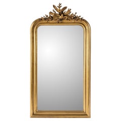 Antique Mirror in stile Louis Philippe con doratura in foglia d'argento color oro pallido e ricco stemma