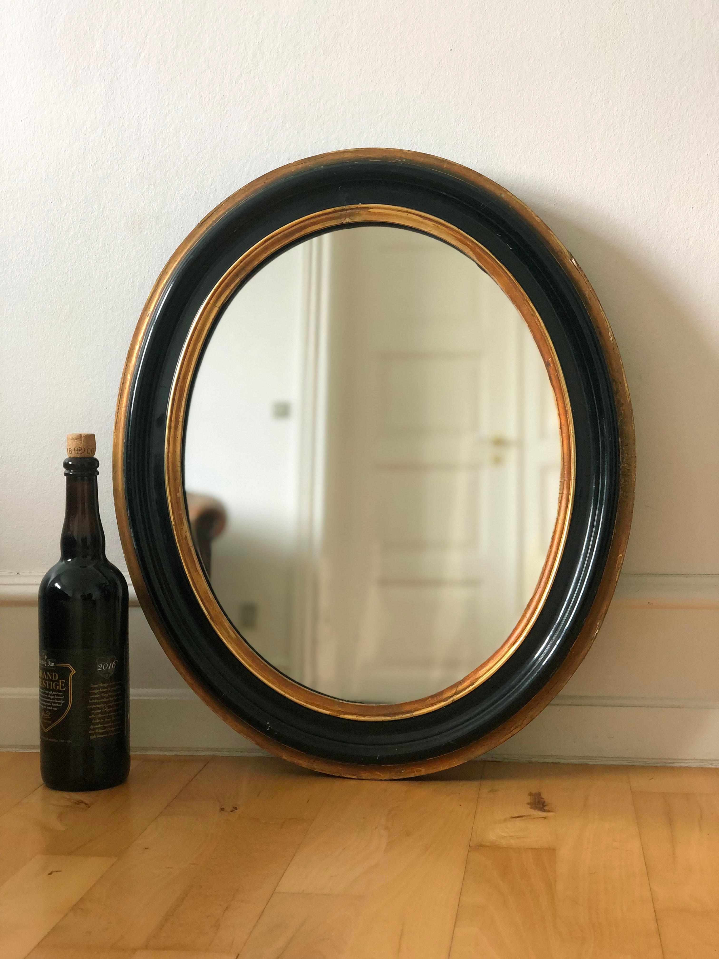 Antique Louis Philippe Oval French Mirror in Black and Gold Late 19th Century For Sale 1