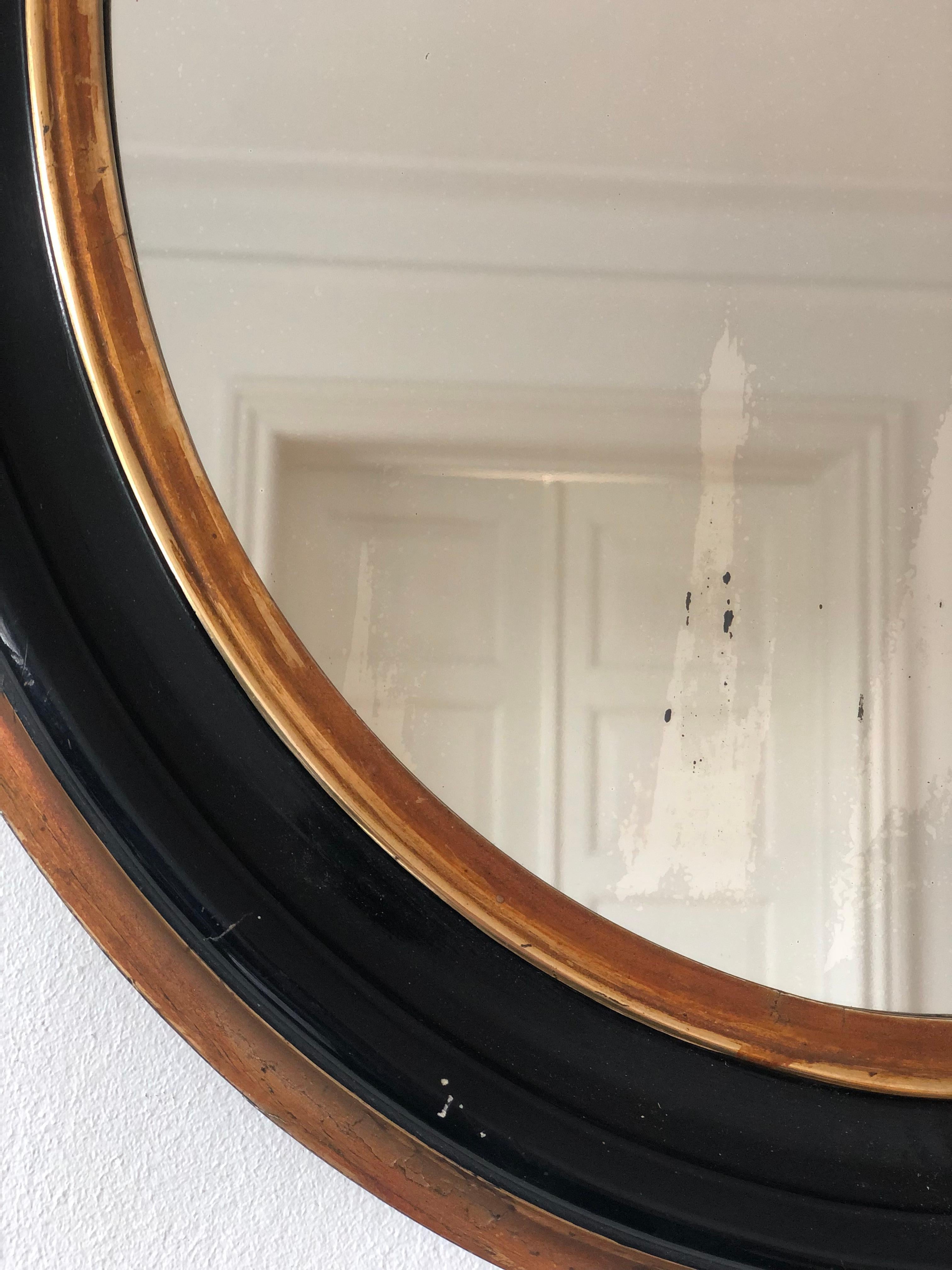 Antique Louis Philippe Oval French Mirror in Black and Gold Late 19th Century For Sale 2