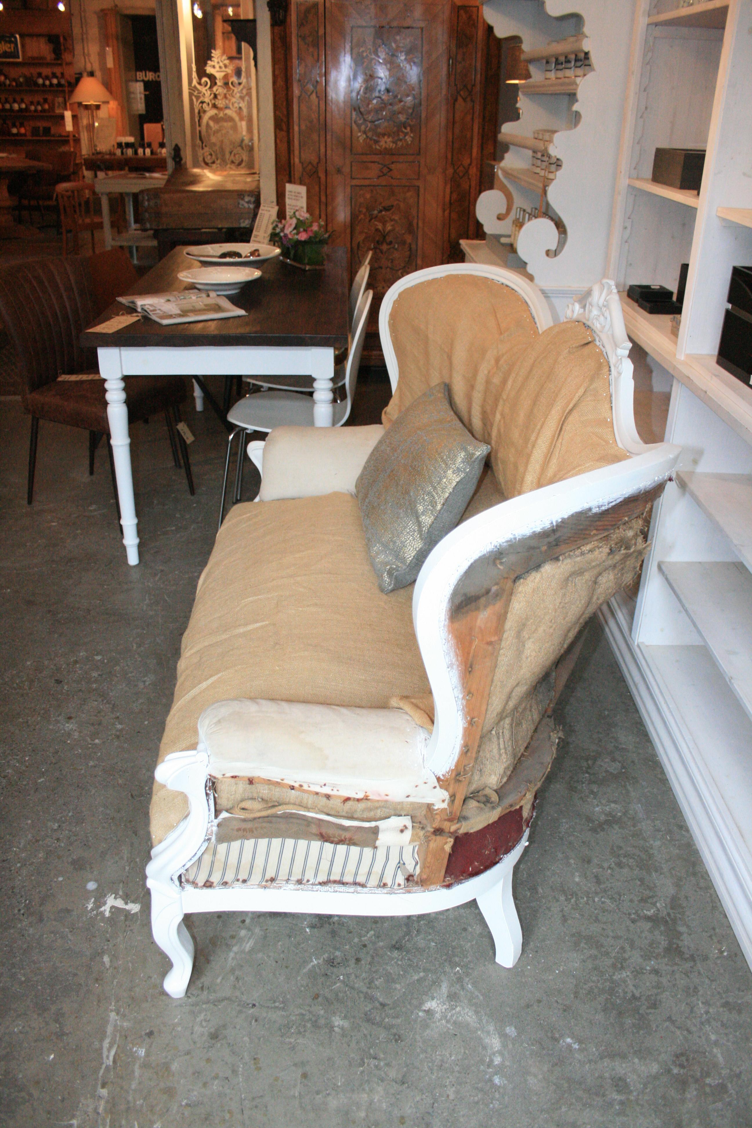 Louis Philippe Sofa in White, France, 19th Century, Prepared for Reupholstering In Good Condition In Dusseldorf, DE