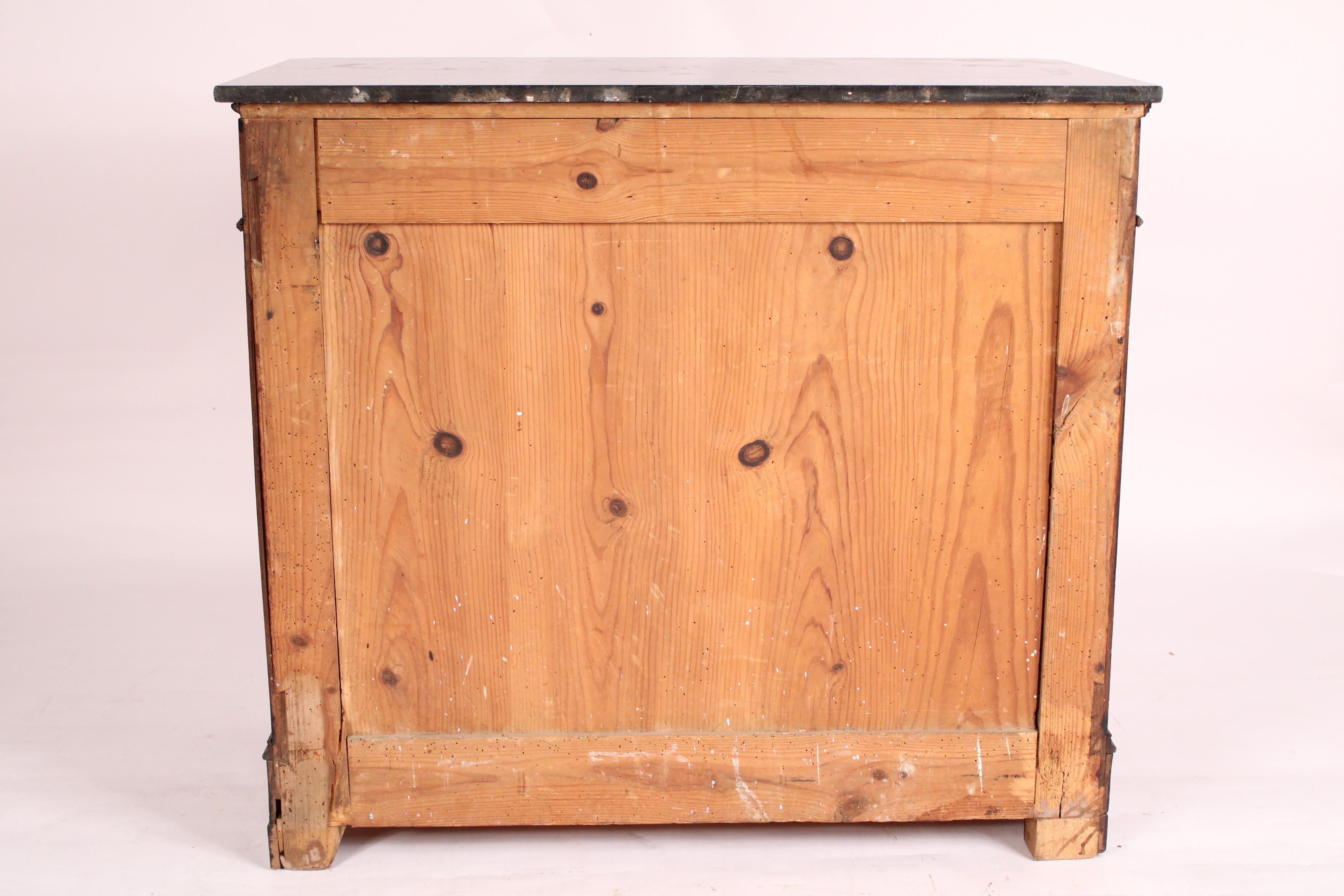 Ancienne commode de style Louis Philippe en ronce de noyer avec dessus en marbre en vente 5