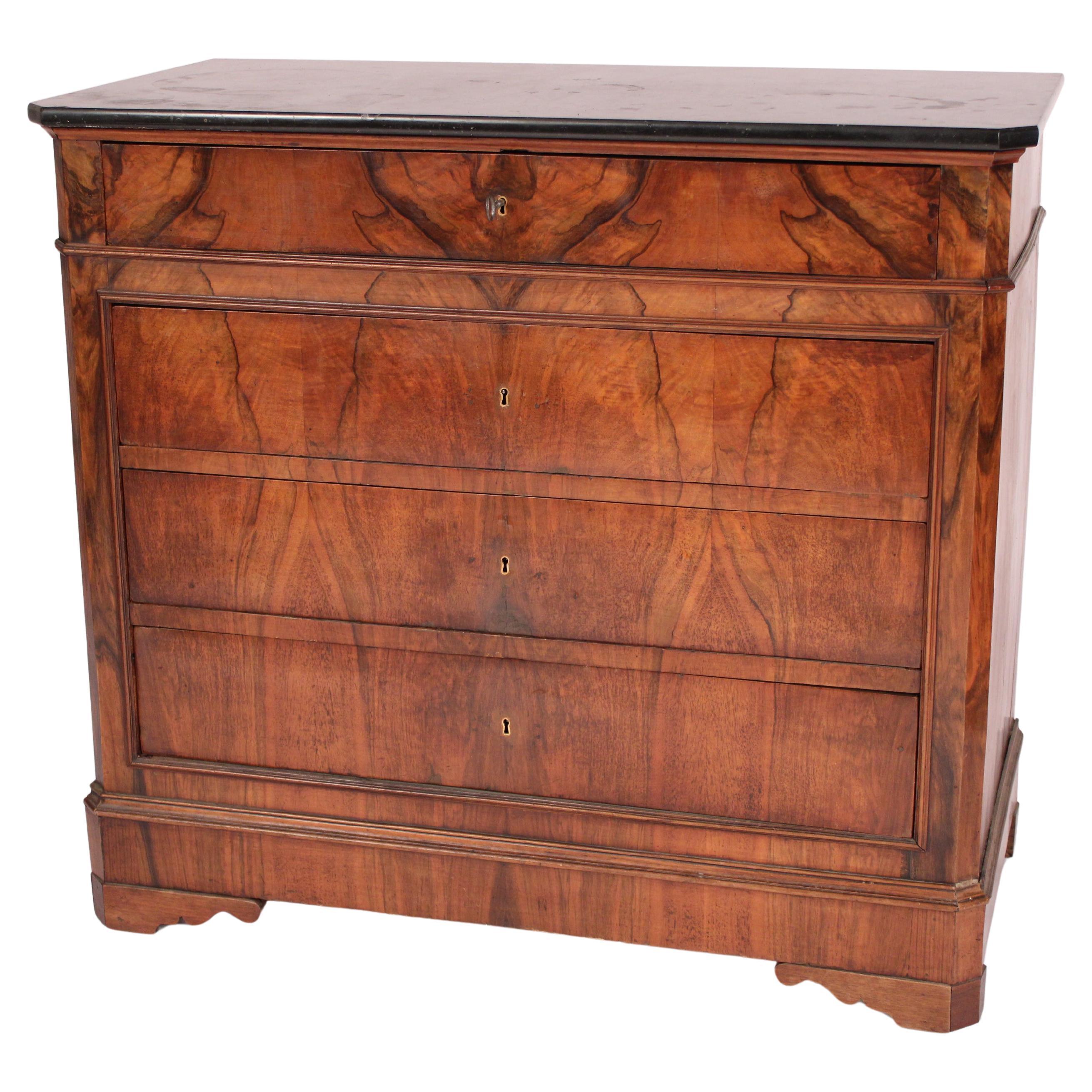 Ancienne commode de style Louis Philippe en ronce de noyer avec dessus en marbre en vente