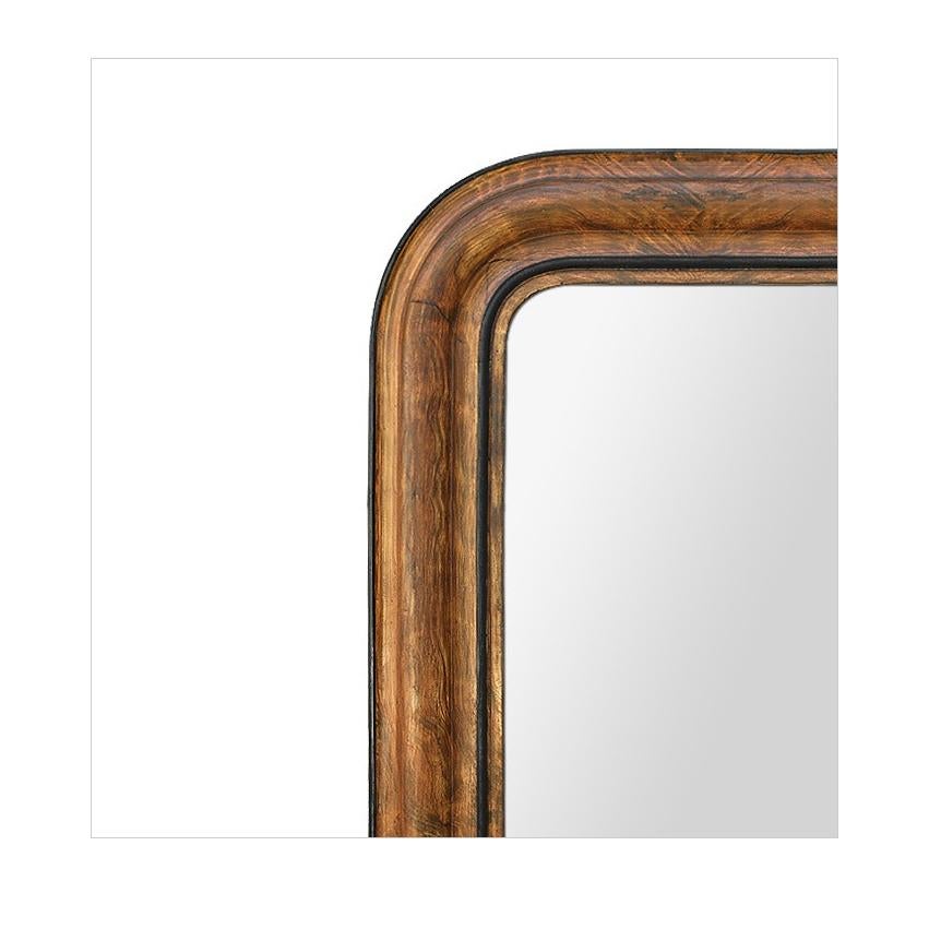 Seltener antiker französischer Spiegel im Louis-Philippe-Stil mit Dekor aus Nussbaumholzimitat (Holzimitat bemalt, mehrfarbige Brauntöne), um 1900. Moderner Glasspiegel.