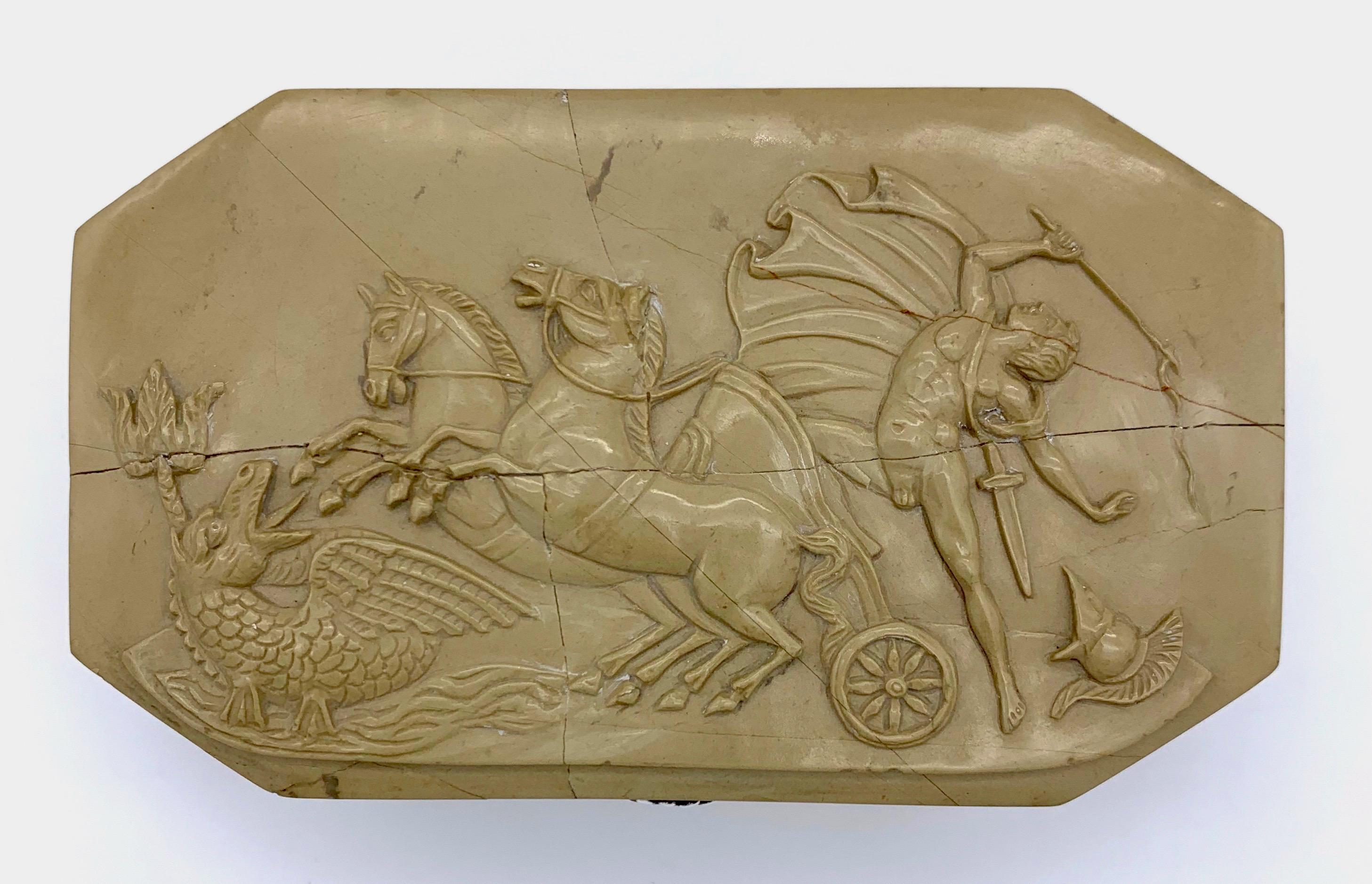 Tabatière Louis-Phillipe I, scène mythologique Chariot Snuff Box Soapstone Silver Bon état - En vente à Munich, Bavaria