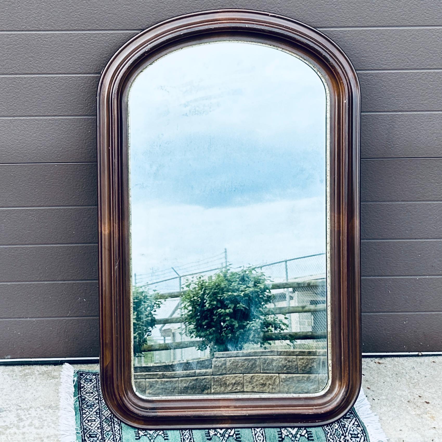 Antique Louis Phillipe wall mirror with a nicely age mirror surface.


Box
44x28x8