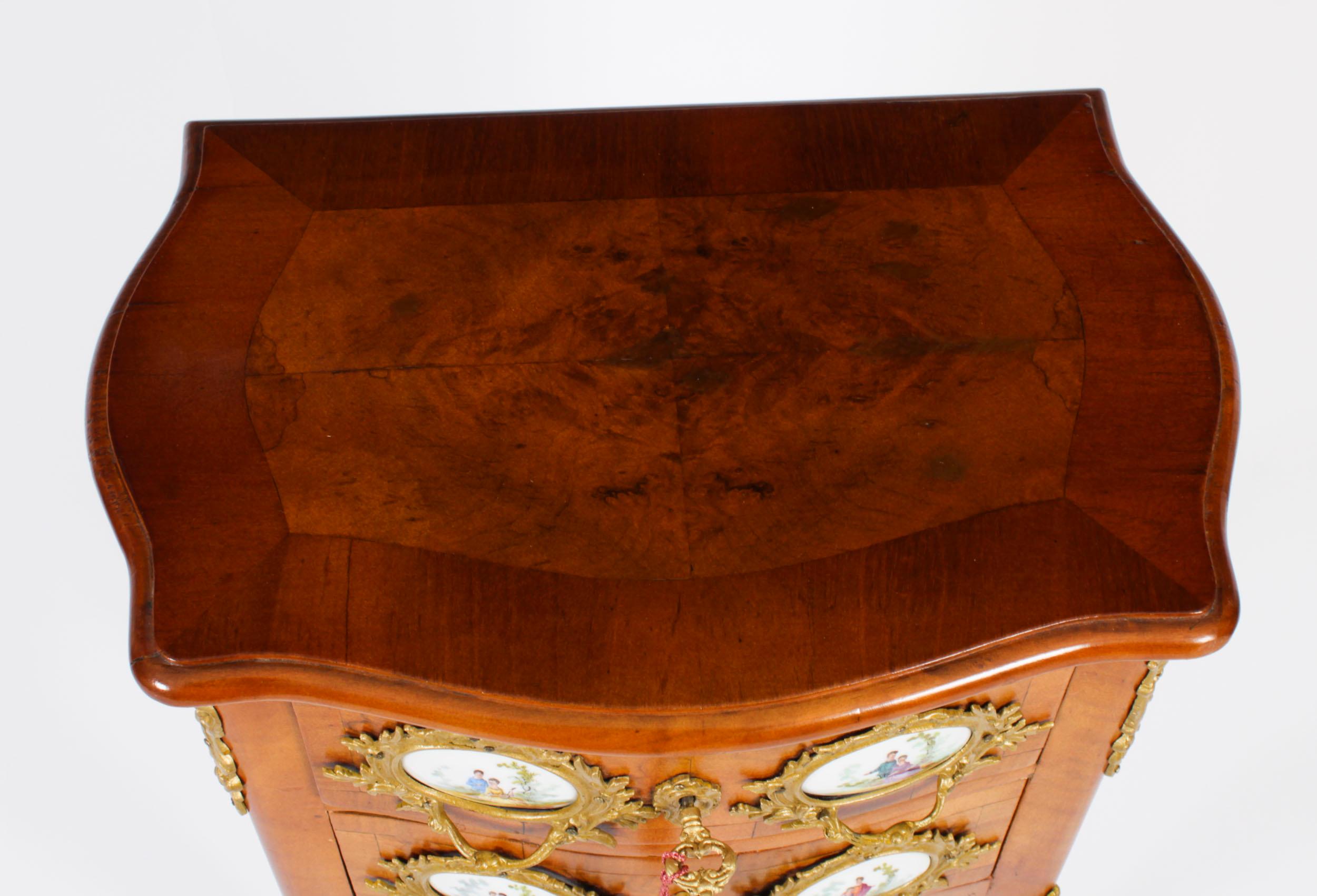 Antike Louis Revival-Kommode aus Wurzelnussholz, Nussbaum und Goldbronze, 19. Jahrhundert, montiert im Angebot 4