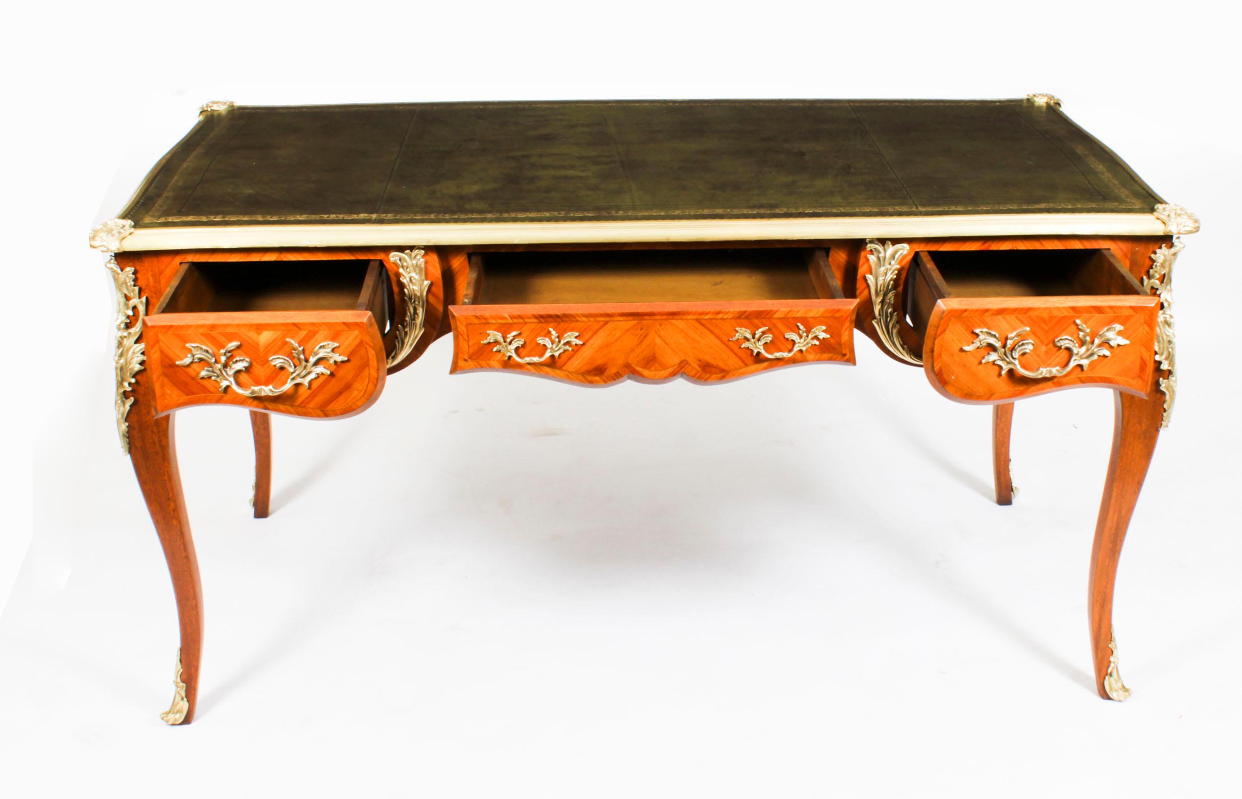 Antique Louis Revival Ormolu Bureau Plat Desk Table à écrire 19ème siècle en vente 8