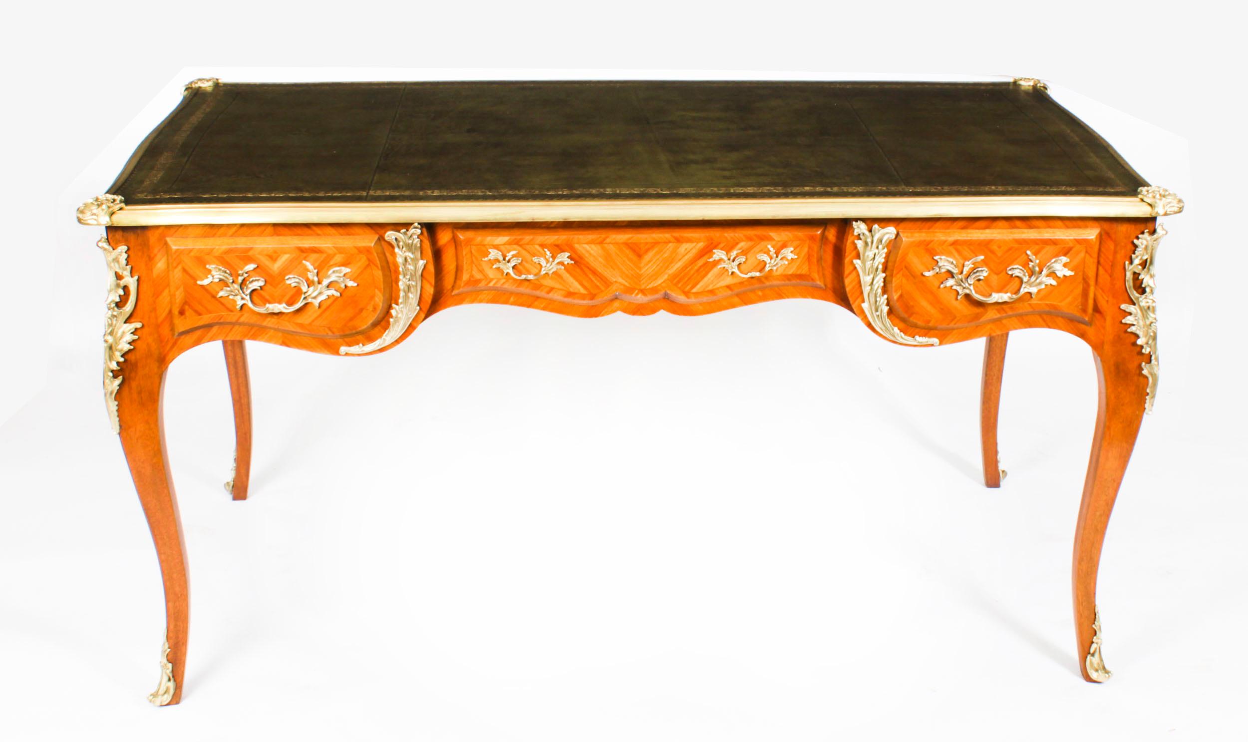 Antique Louis Revival Ormolu Bureau Plat Desk Table à écrire 19ème siècle en vente 12