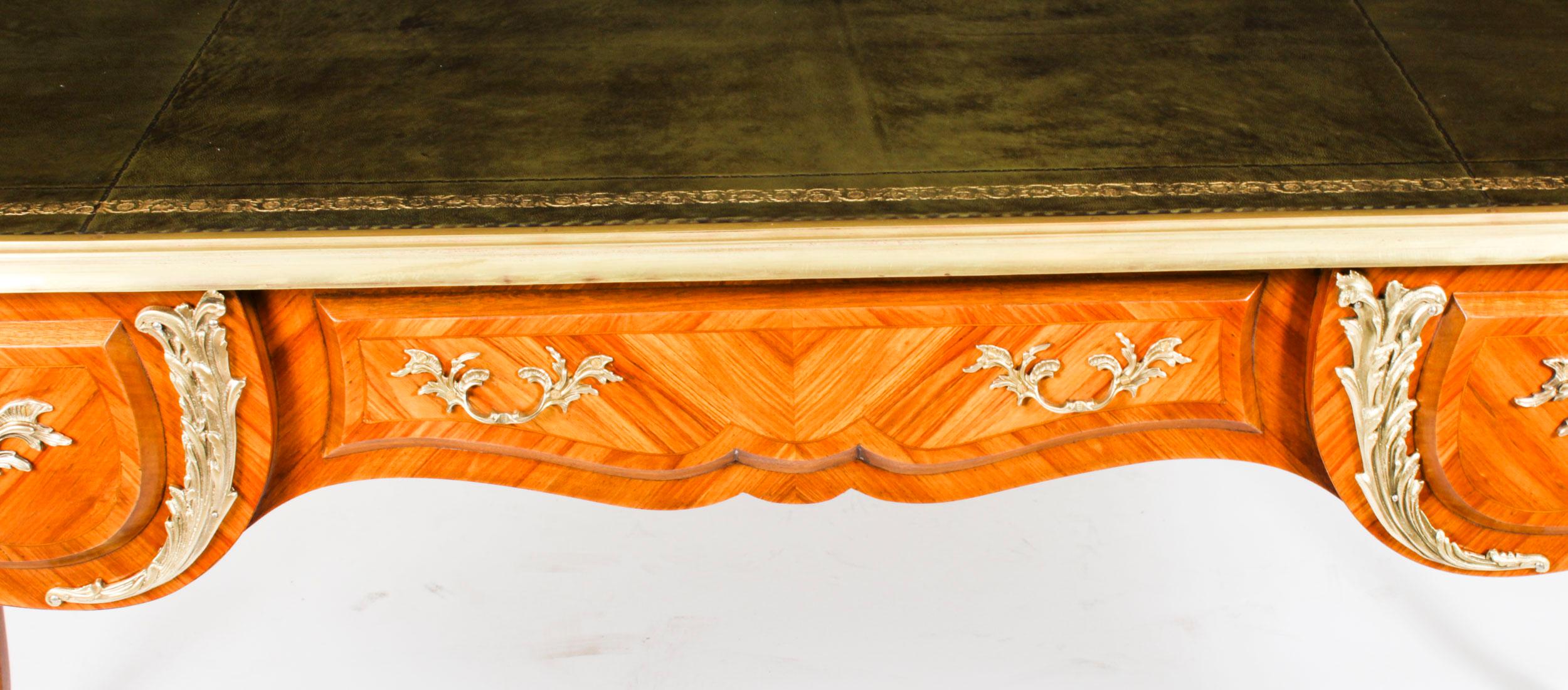Antique Louis Revival Ormolu Bureau Plat Desk Table à écrire 19ème siècle en vente 13
