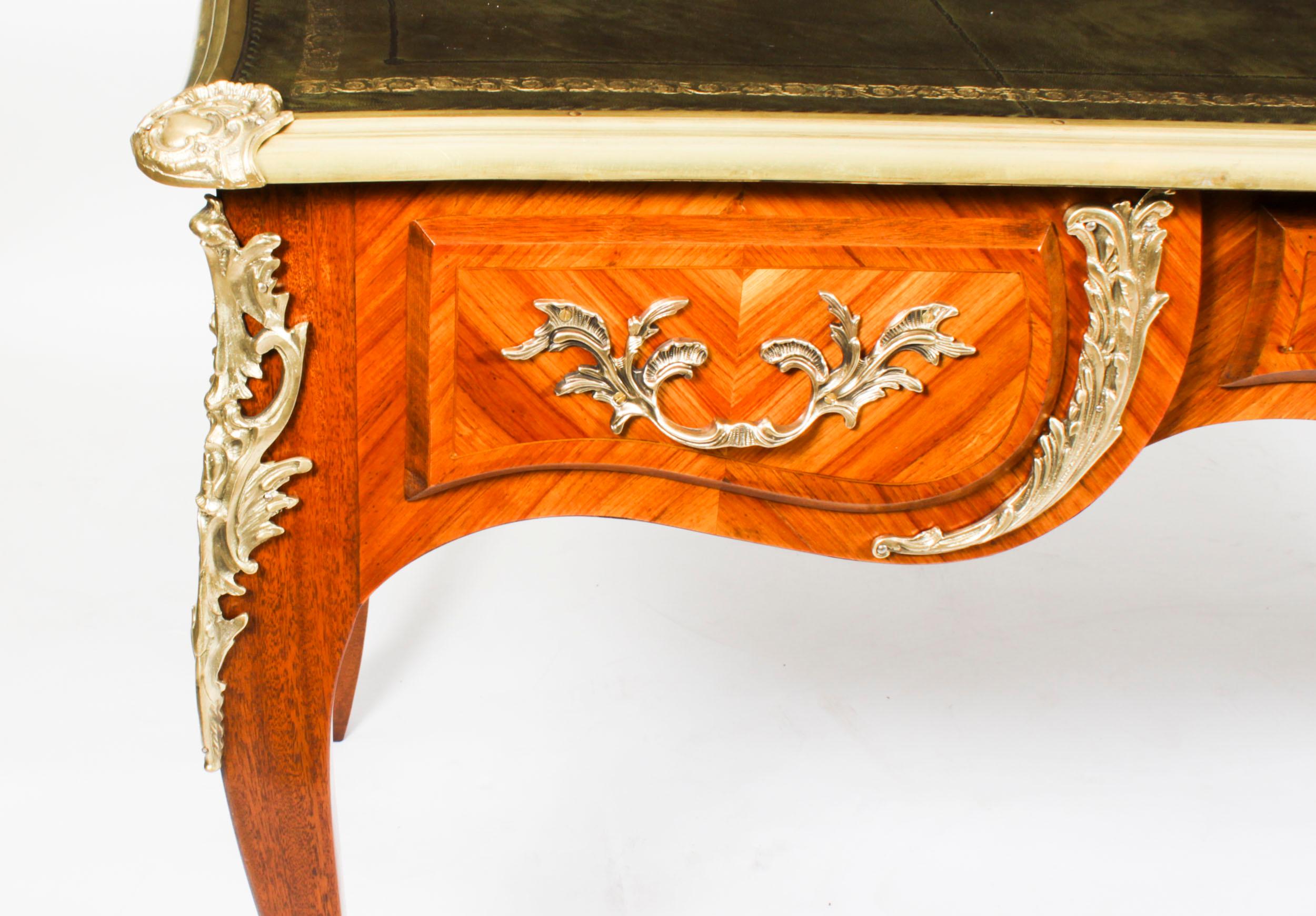 Antique Louis Revival Ormolu Bureau Plat Desk Table à écrire 19ème siècle en vente 2