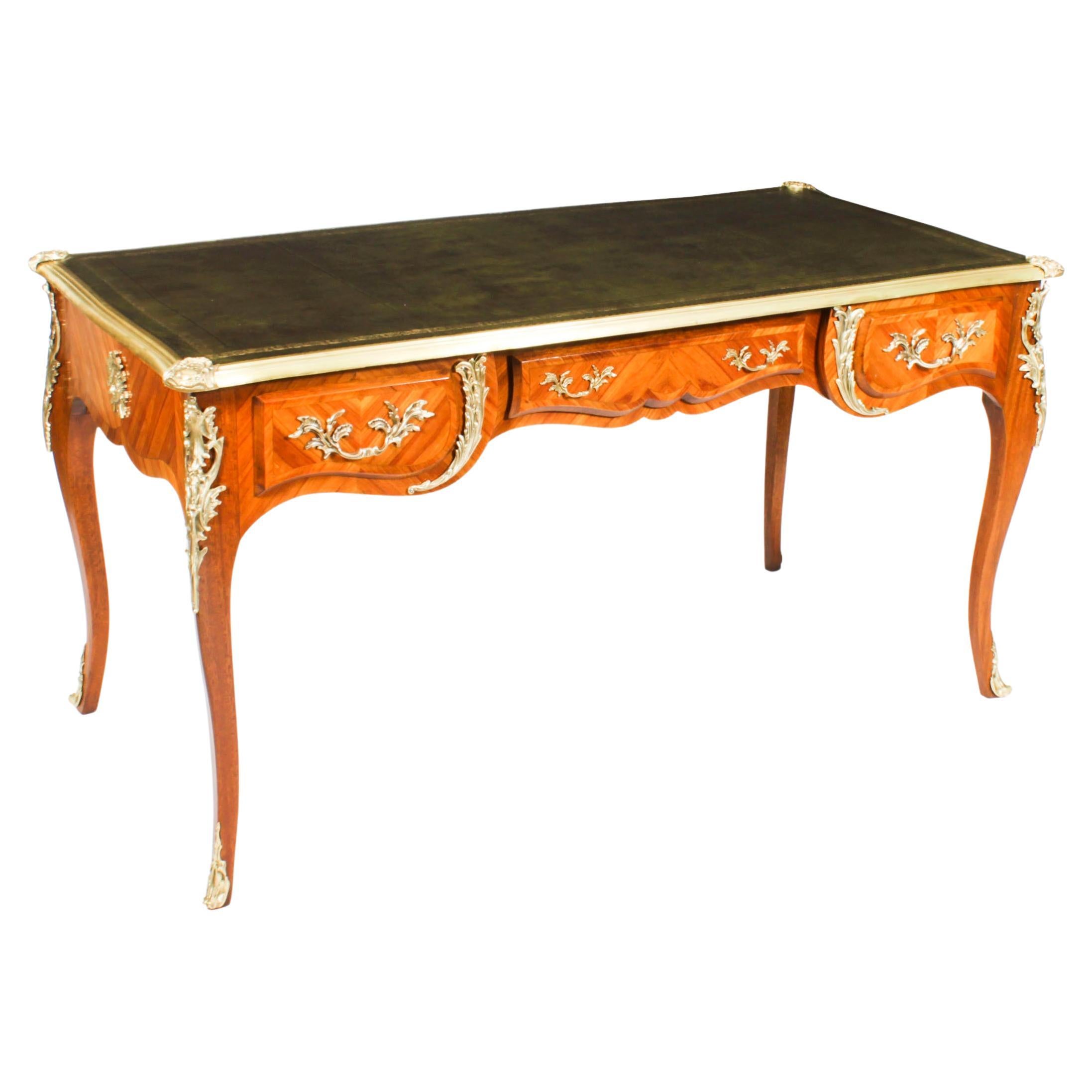 Antique Louis Revival Ormolu Bureau Plat Desk Table à écrire 19ème siècle