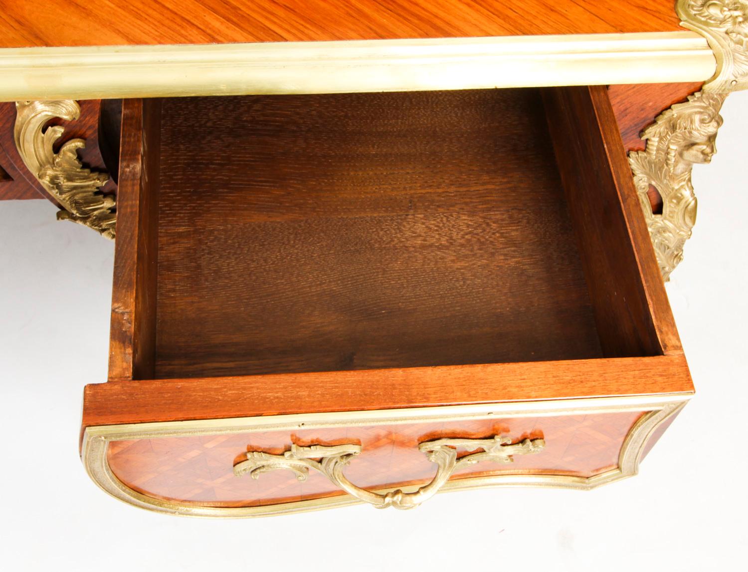 Antike Louis-Revival-Schreibtischplatte mit Goldbronze-Montierung, 19. Jahrhundert im Angebot 13