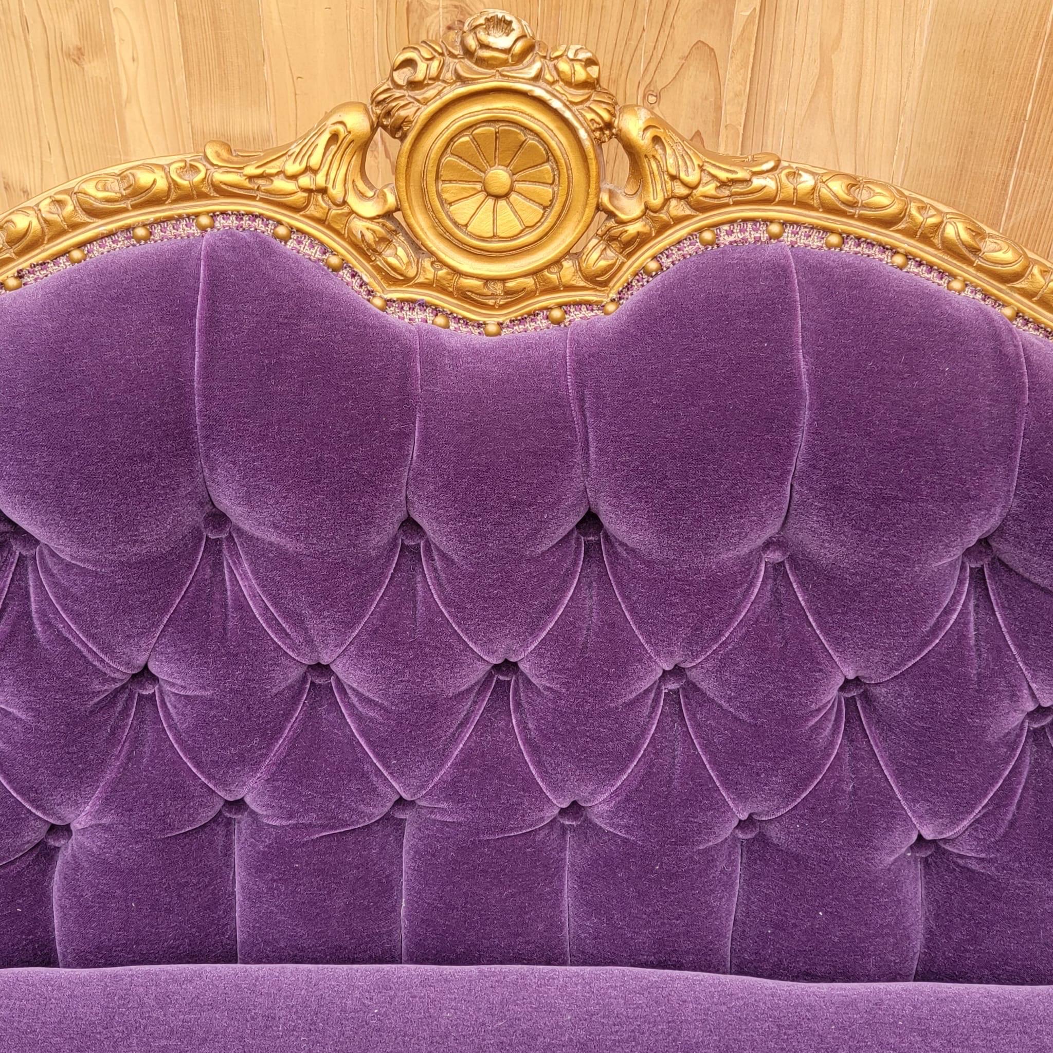 Mohair Ensemble de salon de style Louis sculpté et récemment tapissé - 2 pièces en vente