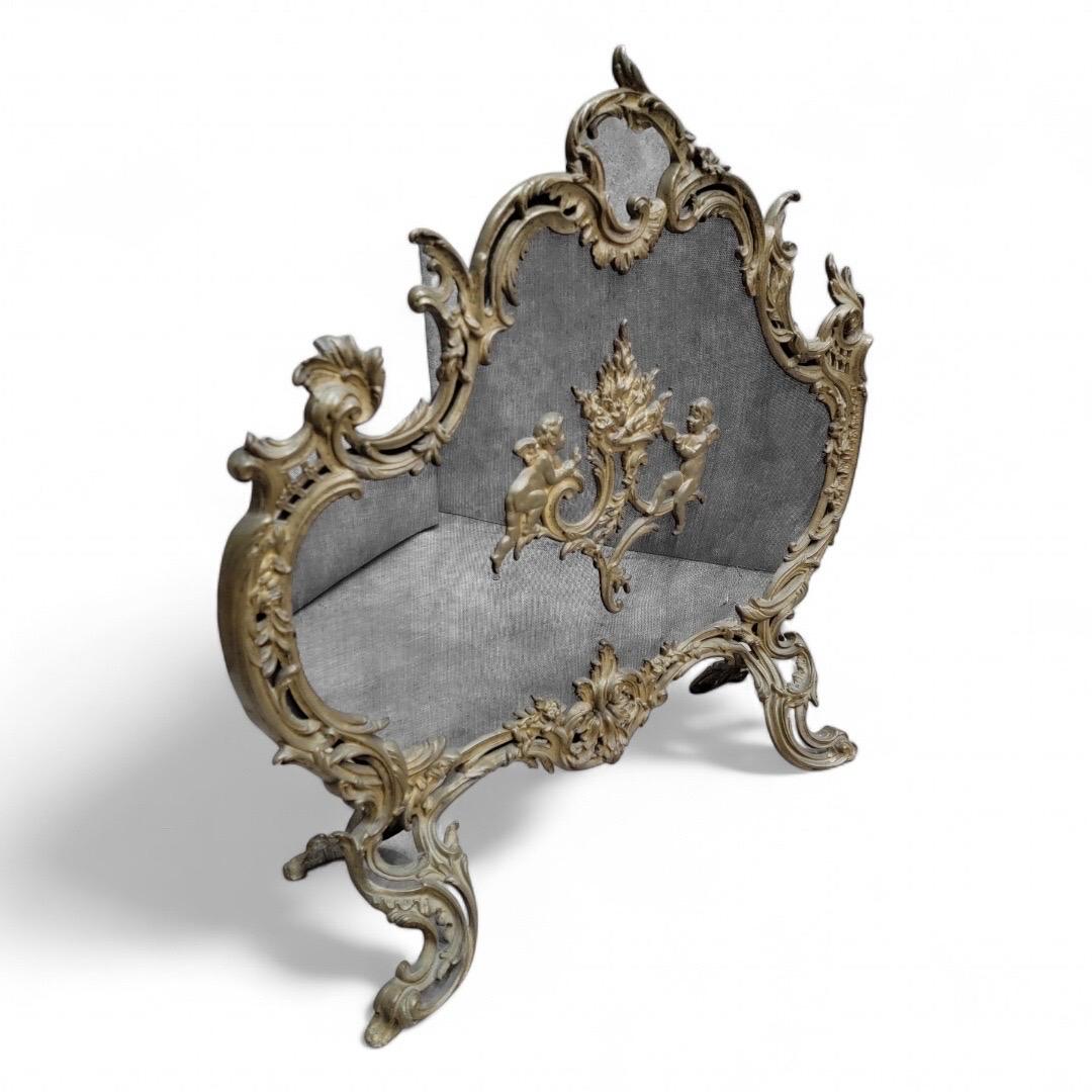 Antique Louis Style French Brass Cherub And Floral Free Standing Fire Screen For Sale 4