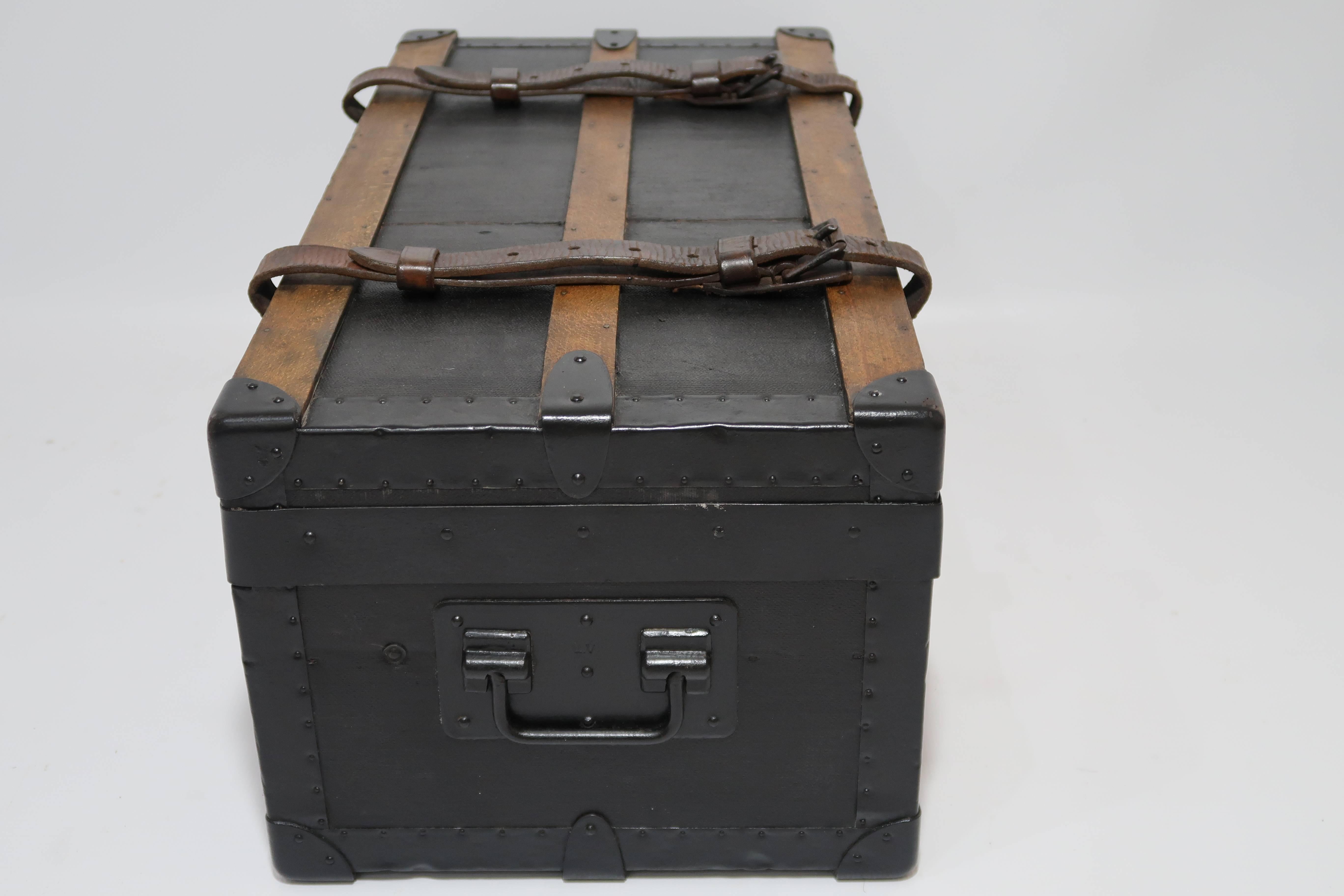 Antique Louis Vuitton Army Trunk from World War I In Good Condition For Sale In London, GB