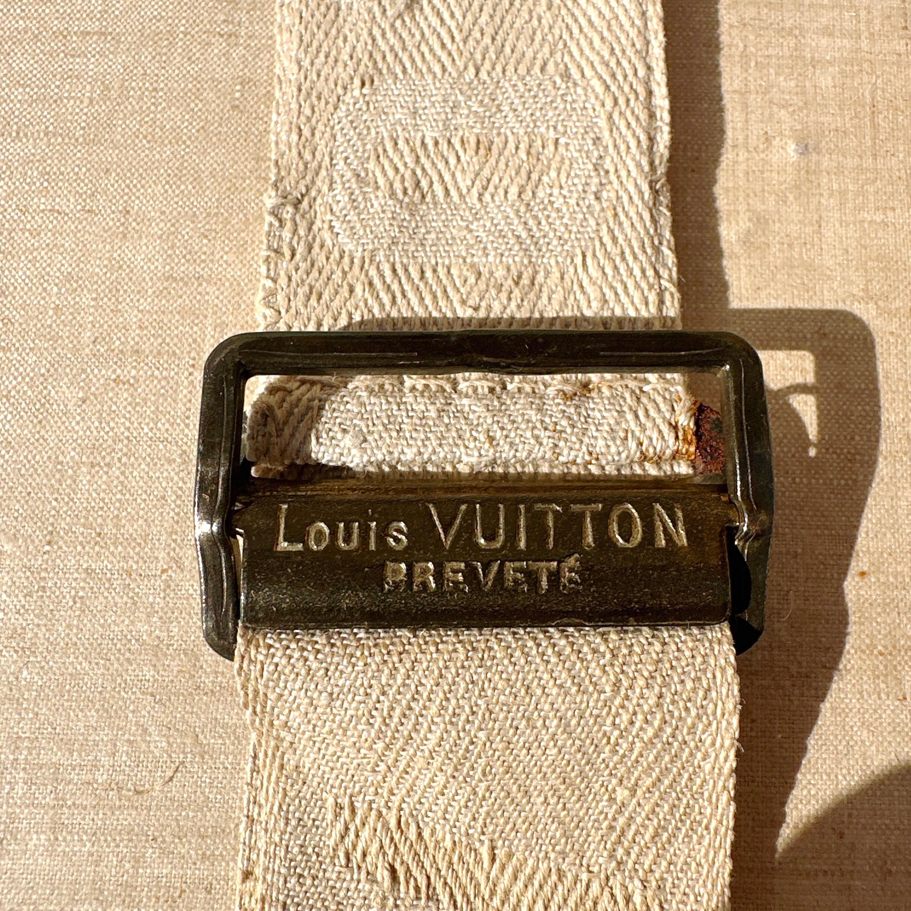 Antique LOUIS VUITTON Leather Hardcase Suitcase – Early 20th Century For Sale 6