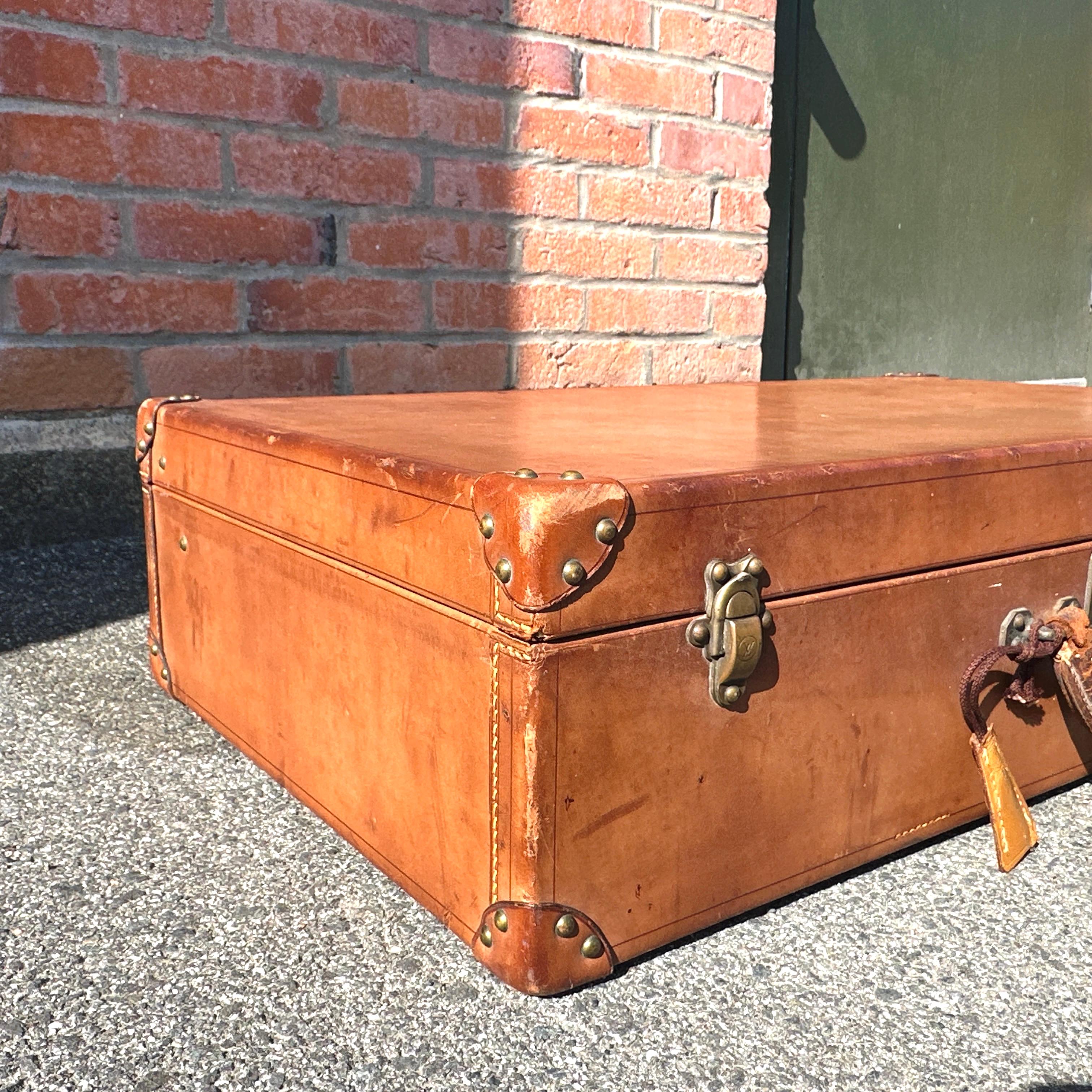 Antique LOUIS VUITTON Leather Hardcase Suitcase – Early 20th Century For Sale 10