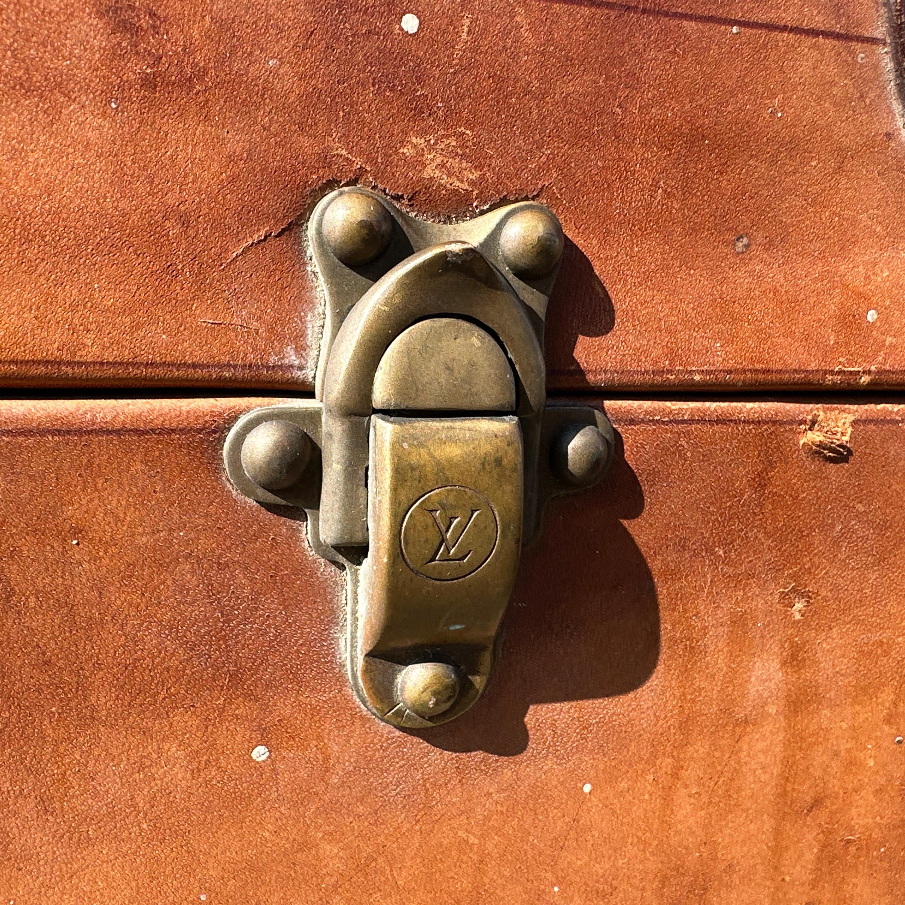 Antique LOUIS VUITTON Leather Hardcase Suitcase – Early 20th Century For Sale 11