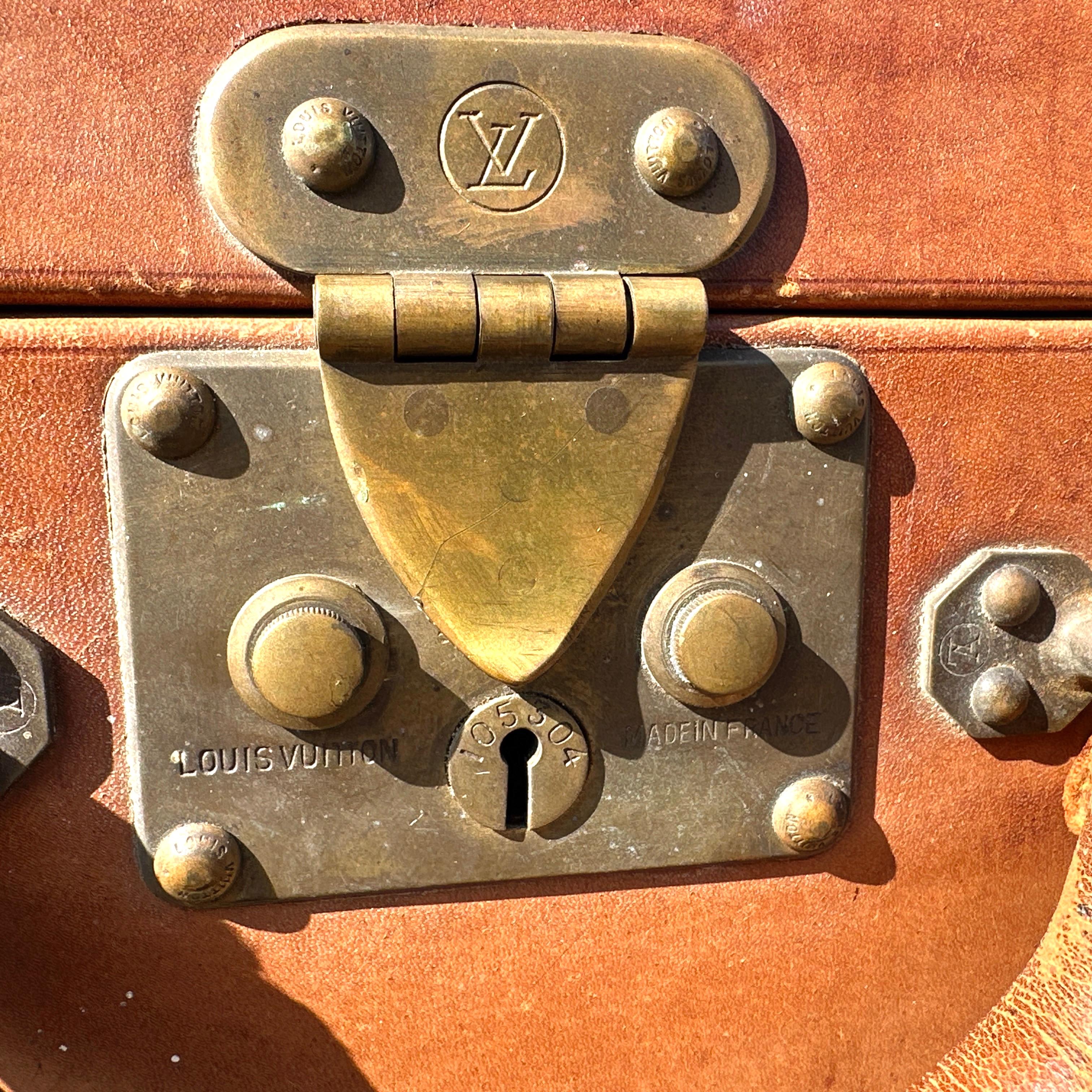 Antique LOUIS VUITTON Leather Hardcase Suitcase – Early 20th Century For Sale 13